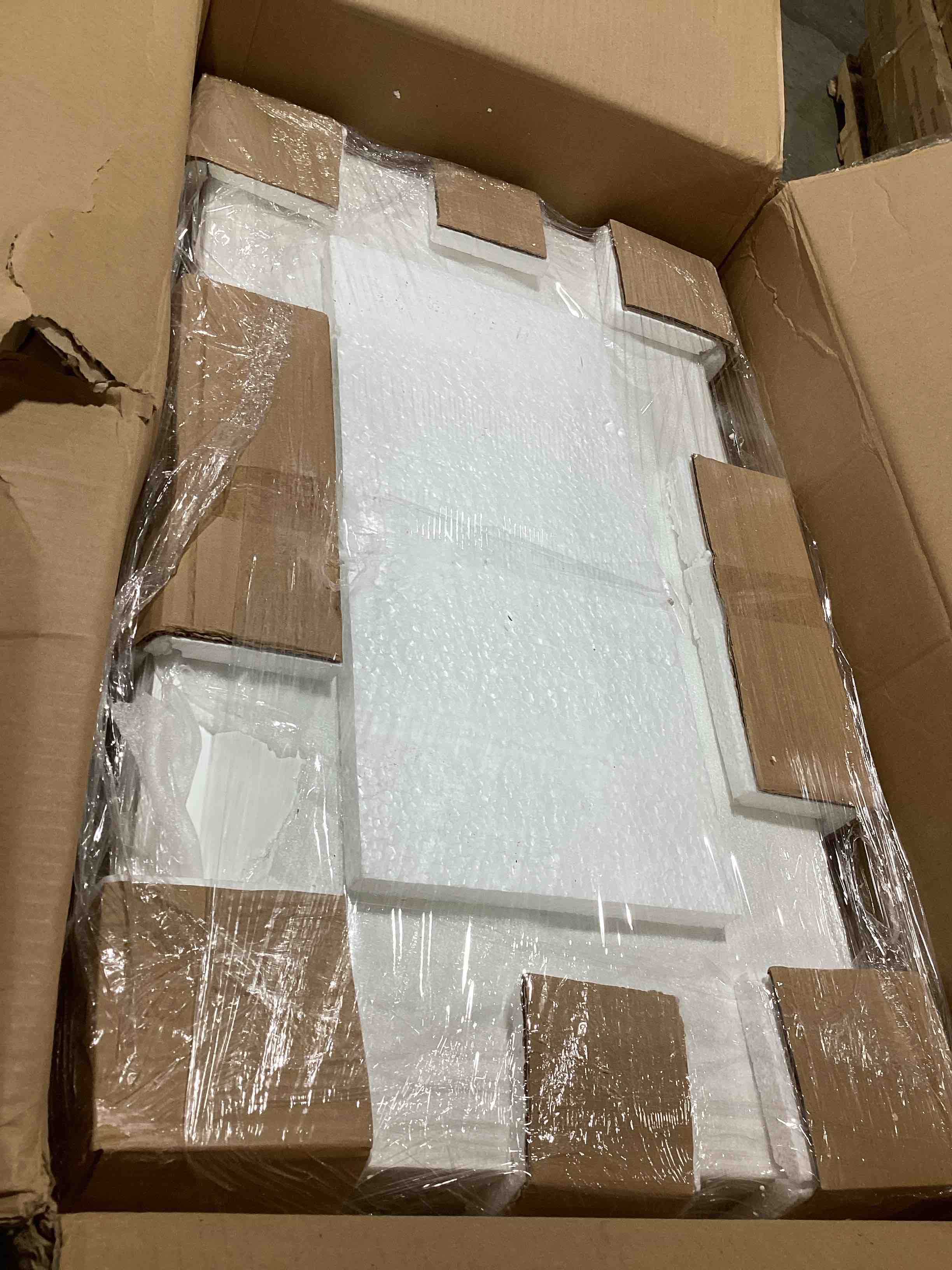 https://s3.amazonaws.com/lotting-images-prod/bidfta/RED6656274_1724184778599.jpeg