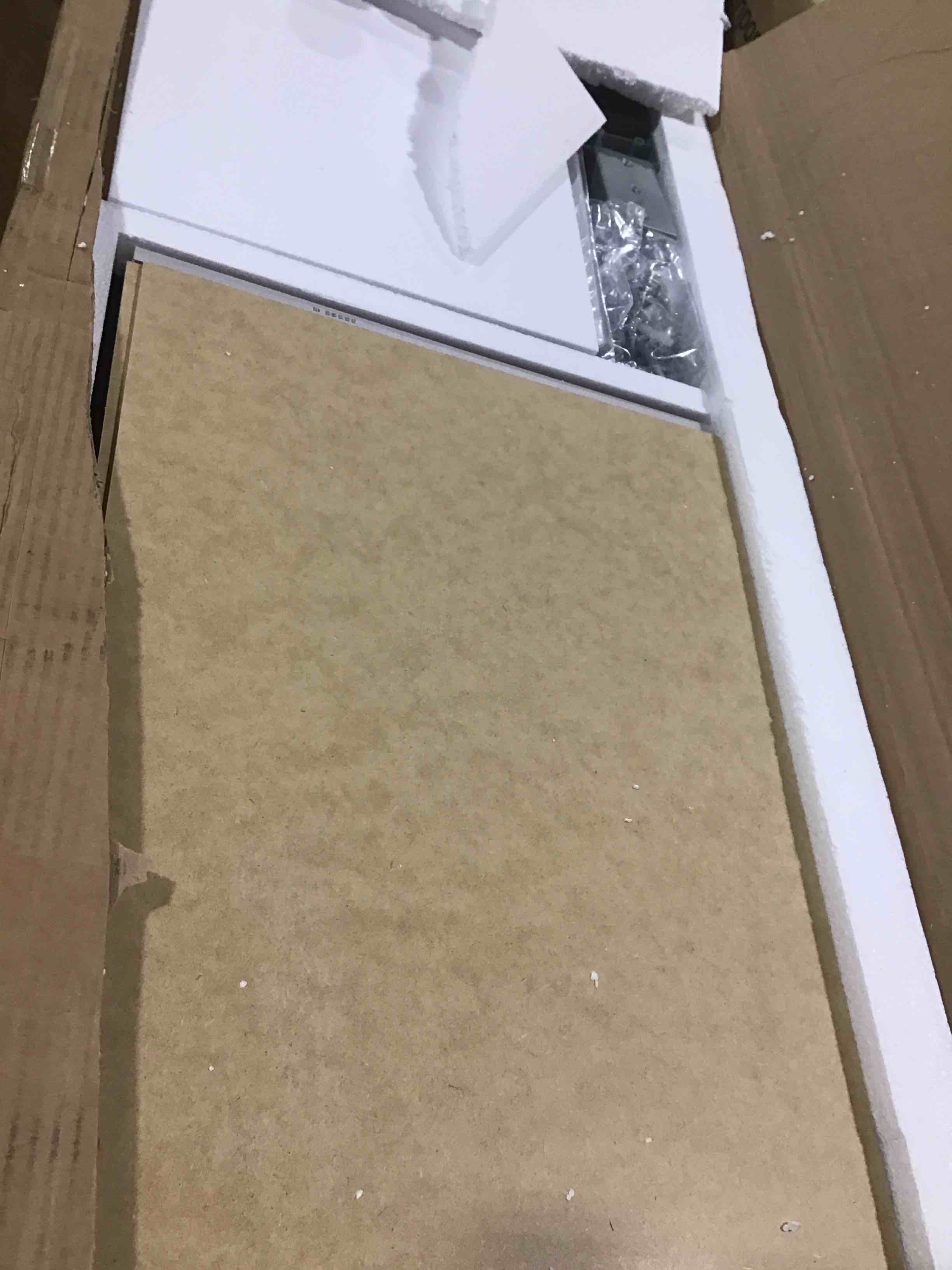 https://s3.amazonaws.com/lotting-images-prod/bidfta/RED6657618_1724243104751.jpeg