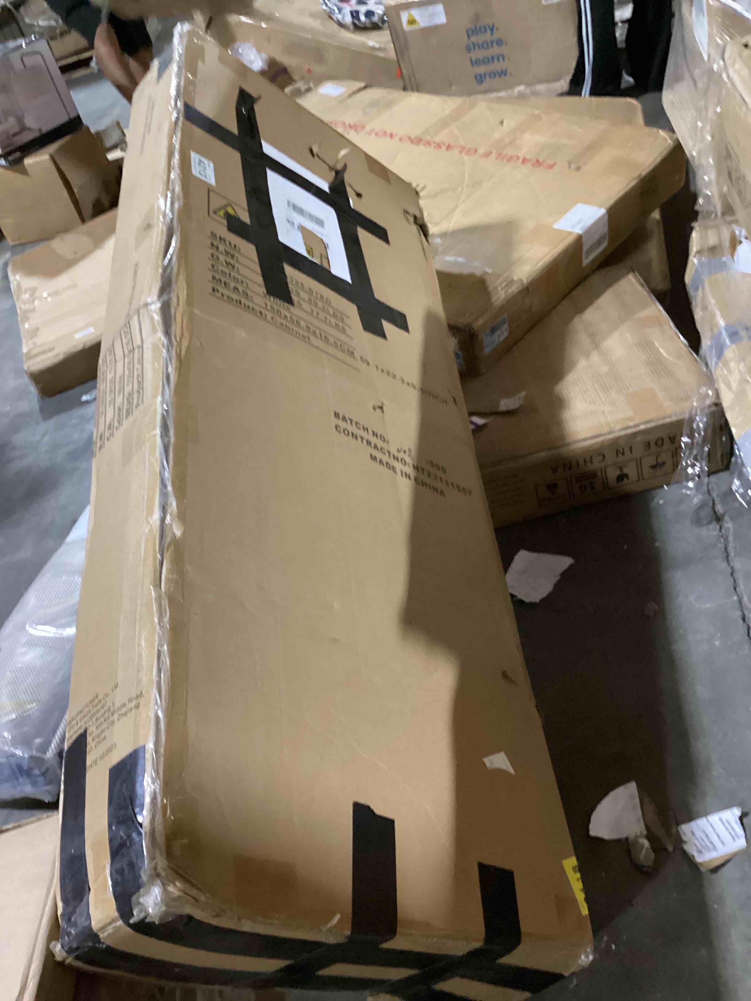 https://s3.amazonaws.com/lotting-images-prod/bidfta/RED6658190_1725384070325.jpeg