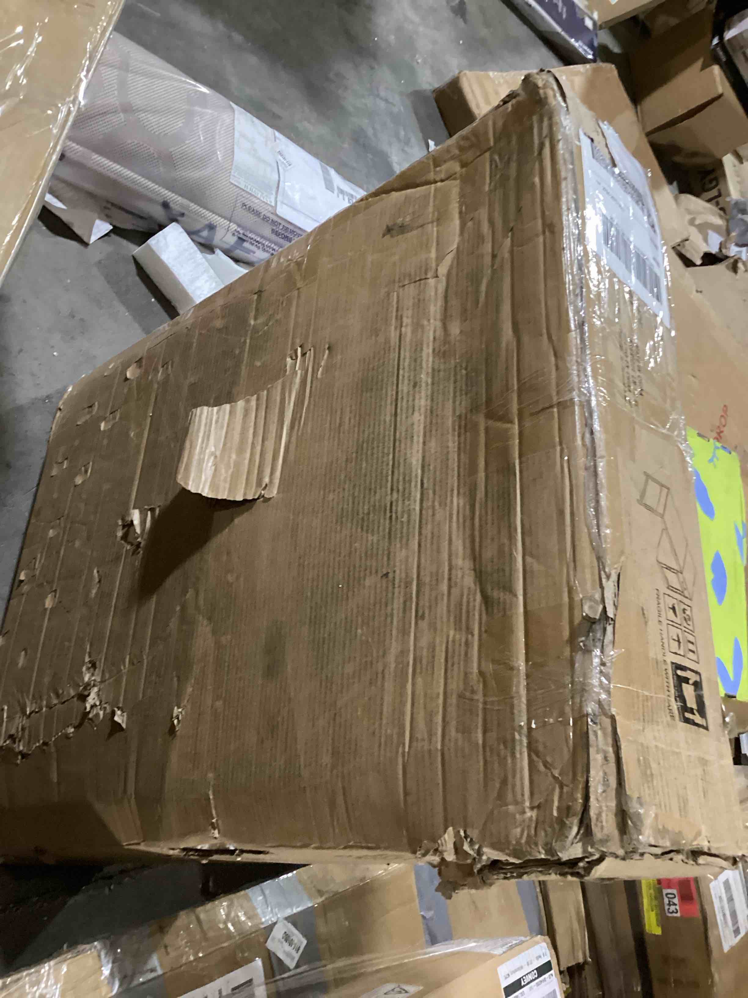 https://s3.amazonaws.com/lotting-images-prod/bidfta/RED6658193_1725384731572.jpeg