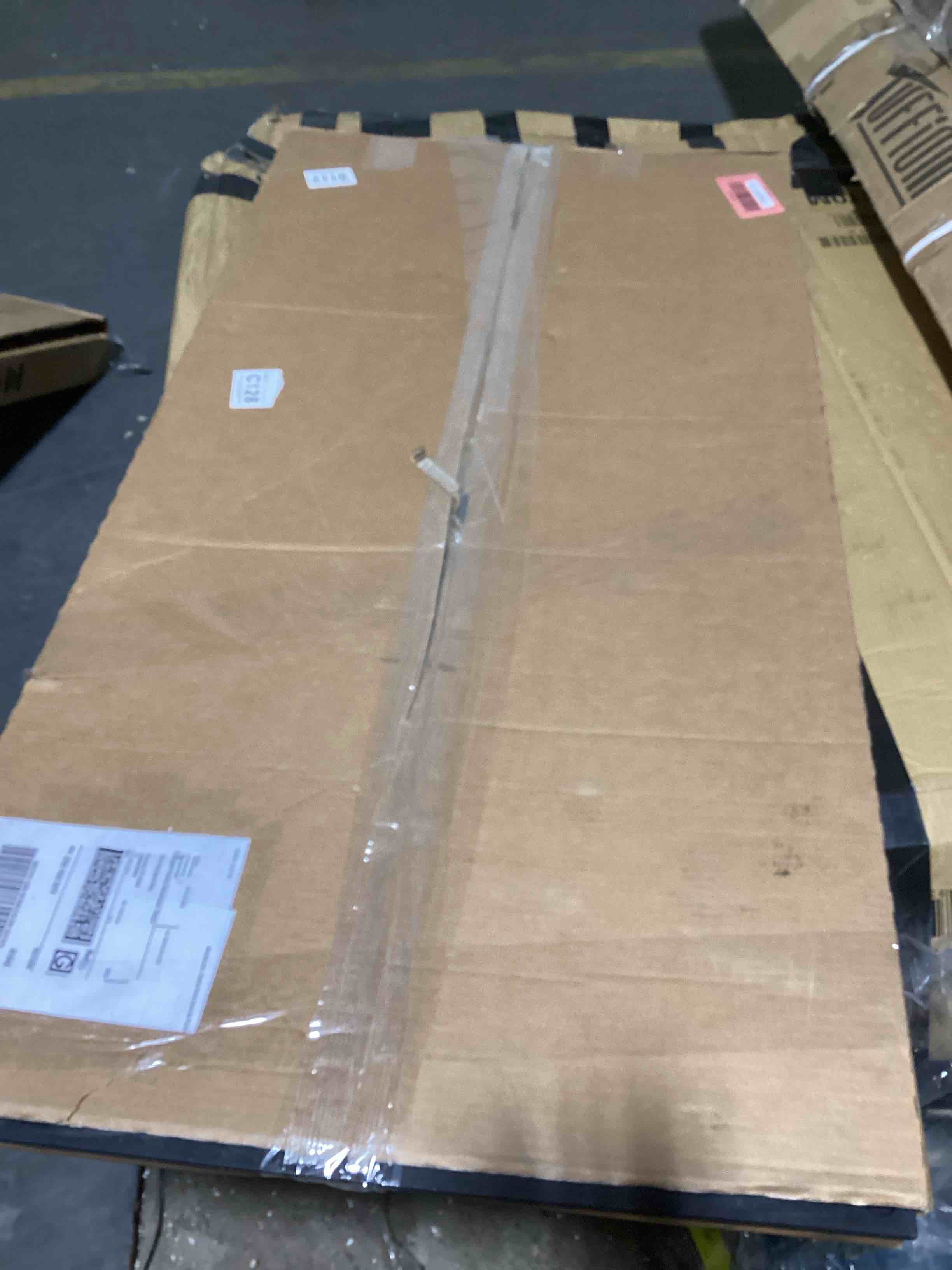 https://s3.amazonaws.com/lotting-images-prod/bidfta/RED6658622_1726073718600.jpeg