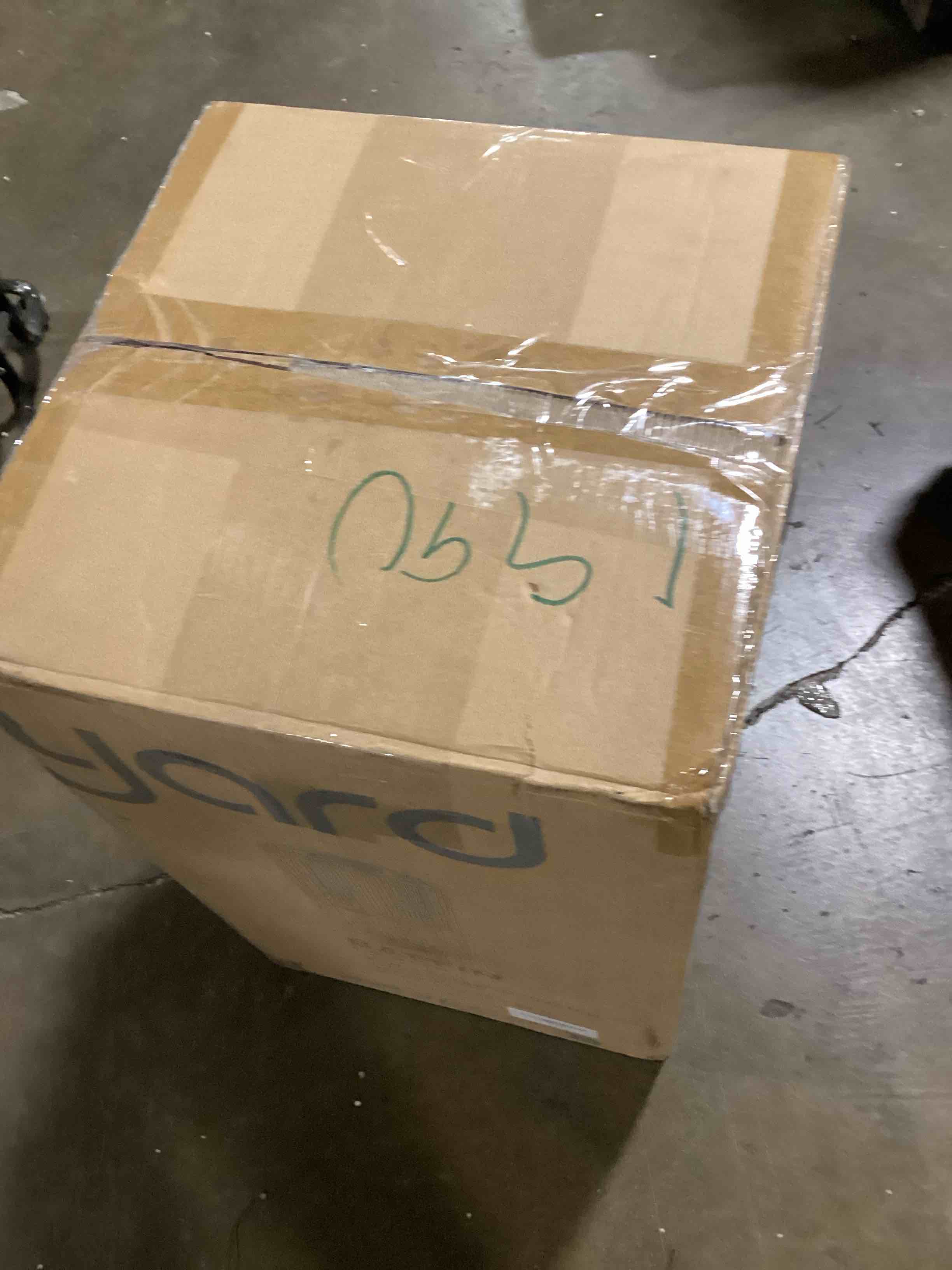 https://s3.amazonaws.com/lotting-images-prod/bidfta/RED6658906_1726758145787.jpeg