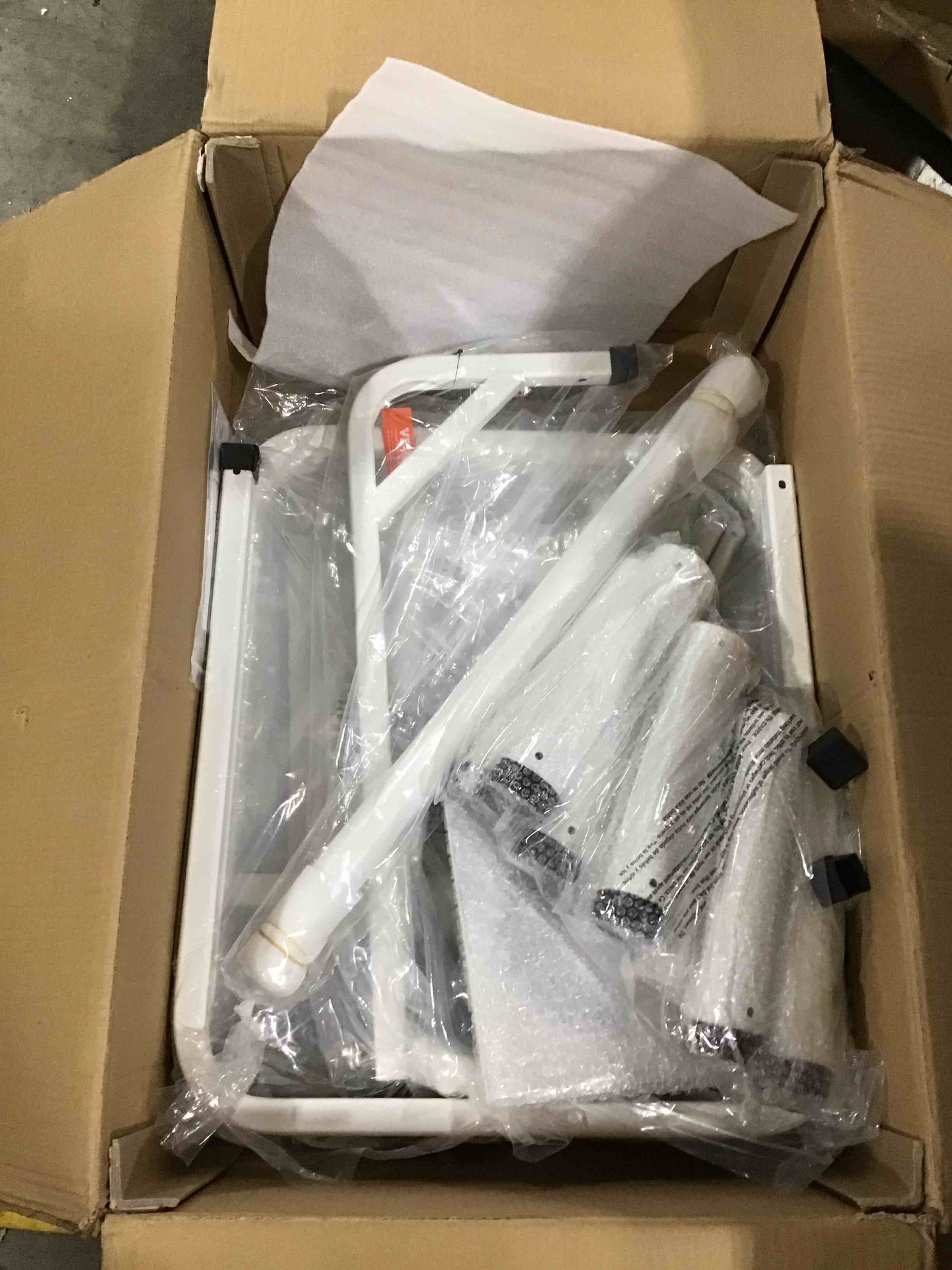 https://s3.amazonaws.com/lotting-images-prod/bidfta/RED6658949_1722541653743.jpeg
