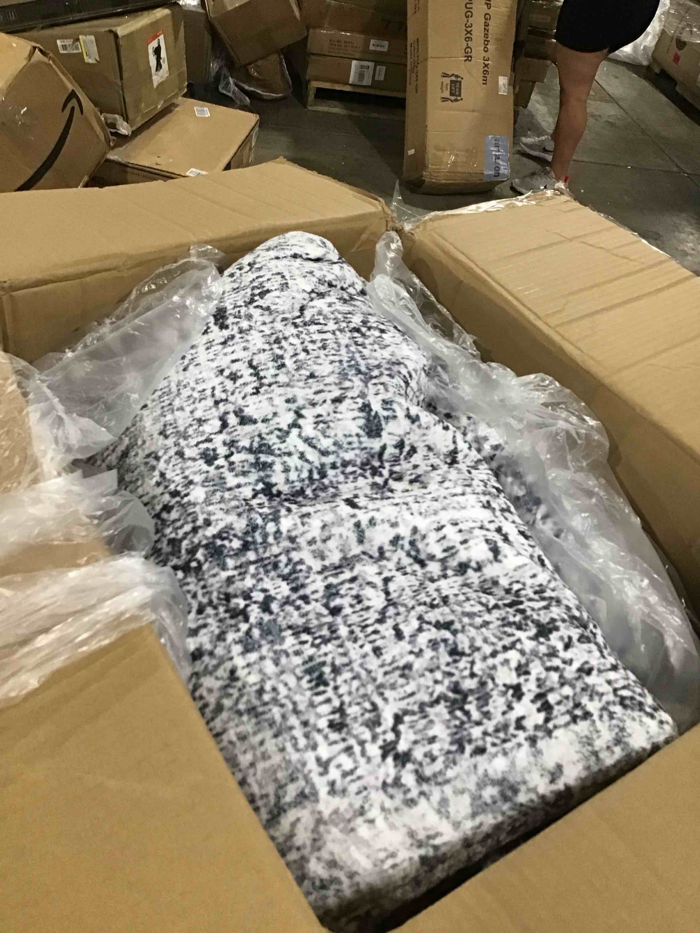 https://s3.amazonaws.com/lotting-images-prod/bidfta/RED6658952_1722542056051.jpeg