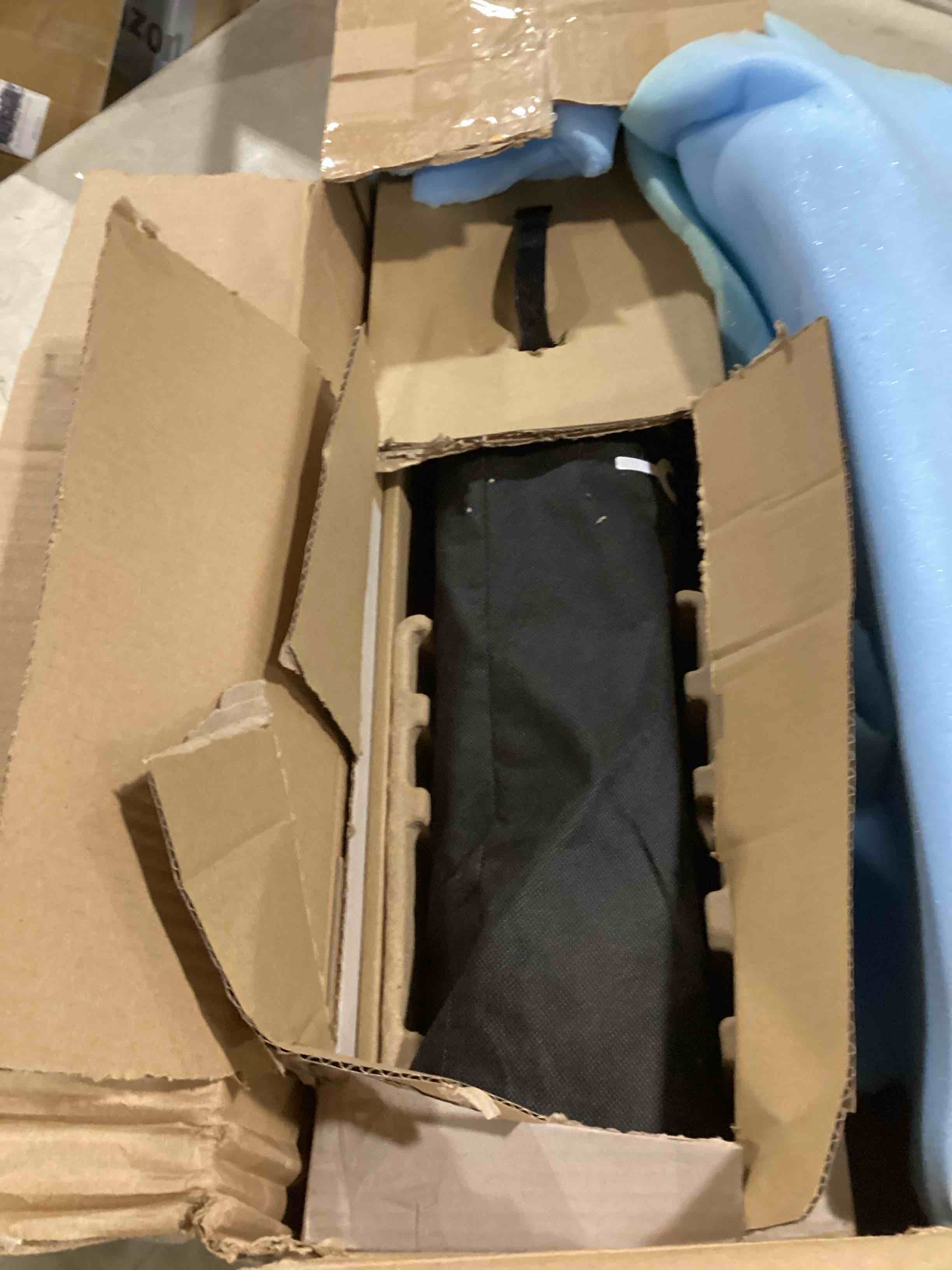 https://s3.amazonaws.com/lotting-images-prod/bidfta/RED6659352_1723061532058.jpeg