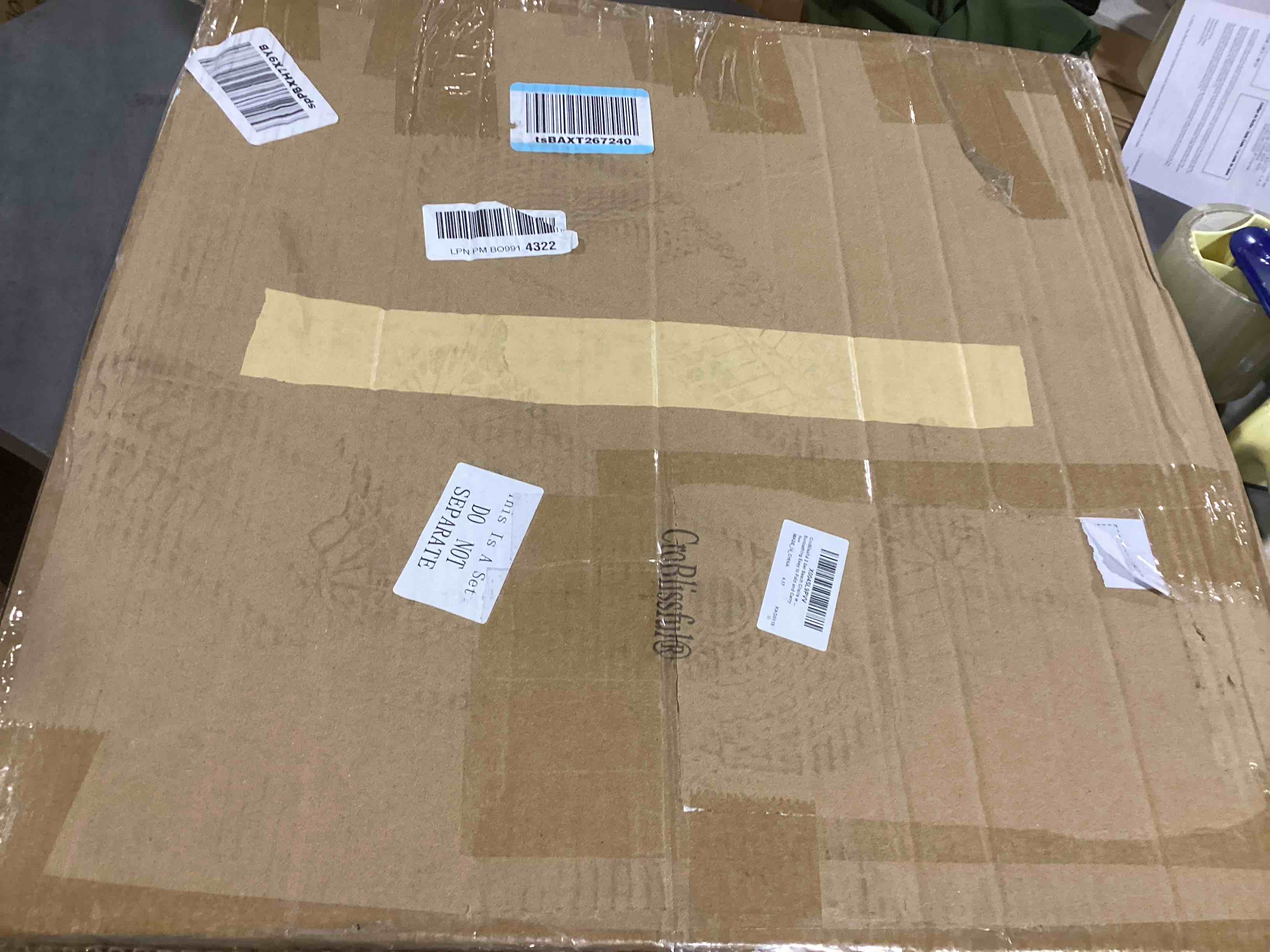 https://s3.amazonaws.com/lotting-images-prod/bidfta/RED6659523_1723556714408.jpeg