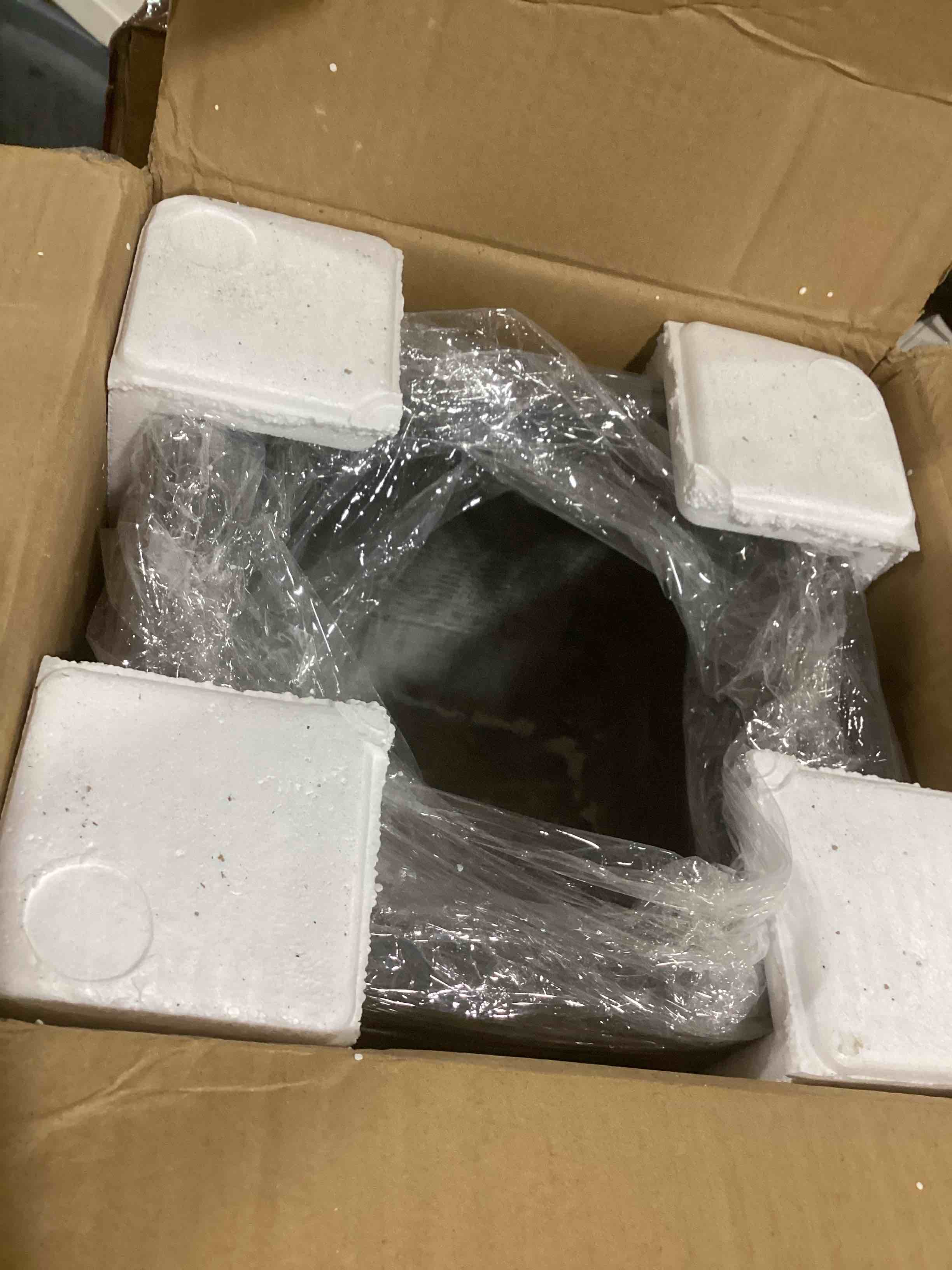 https://s3.amazonaws.com/lotting-images-prod/bidfta/RED6659615_1723573613771.jpeg