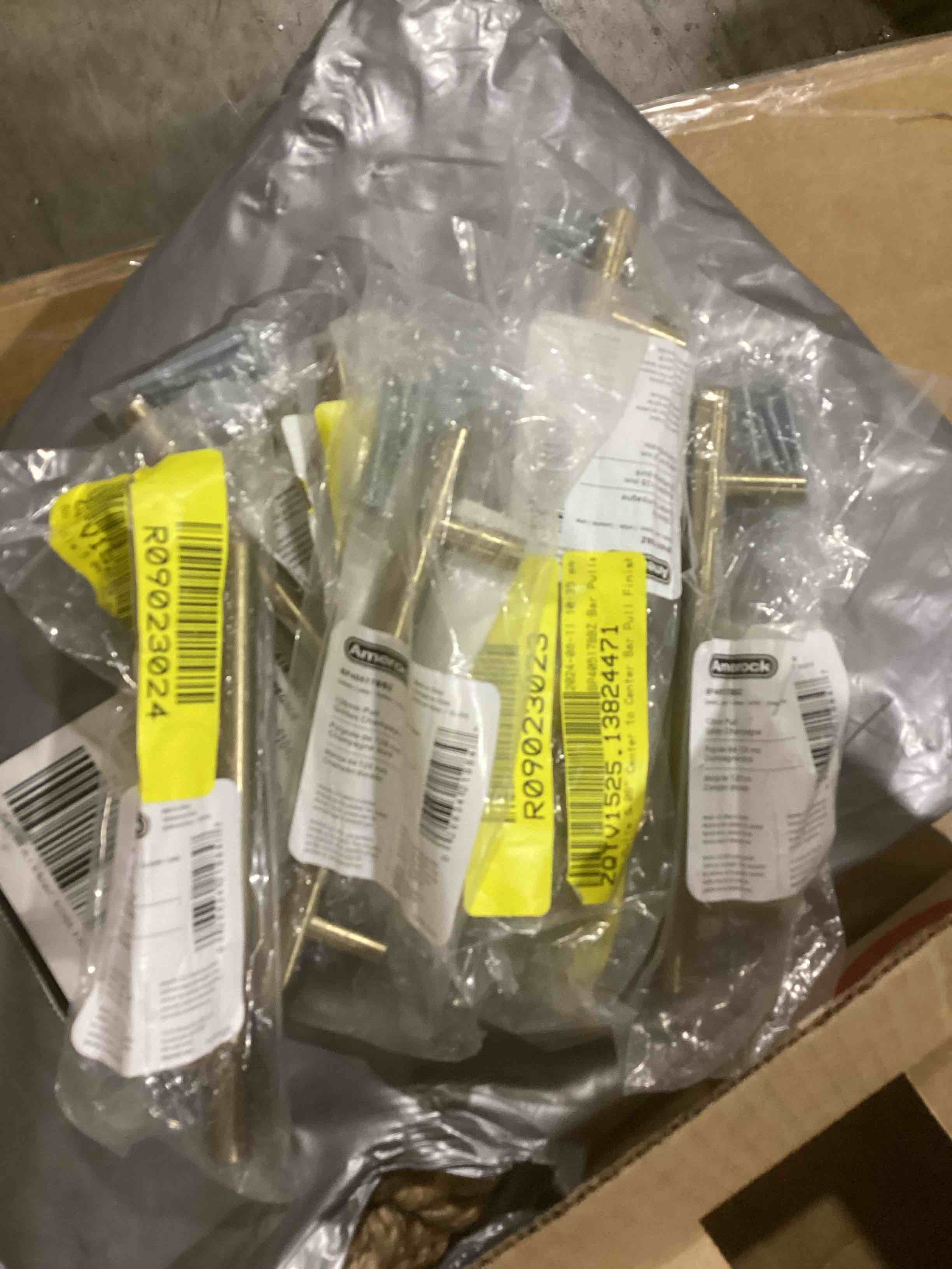 https://s3.amazonaws.com/lotting-images-prod/bidfta/RED6659931_1724078726589.jpeg
