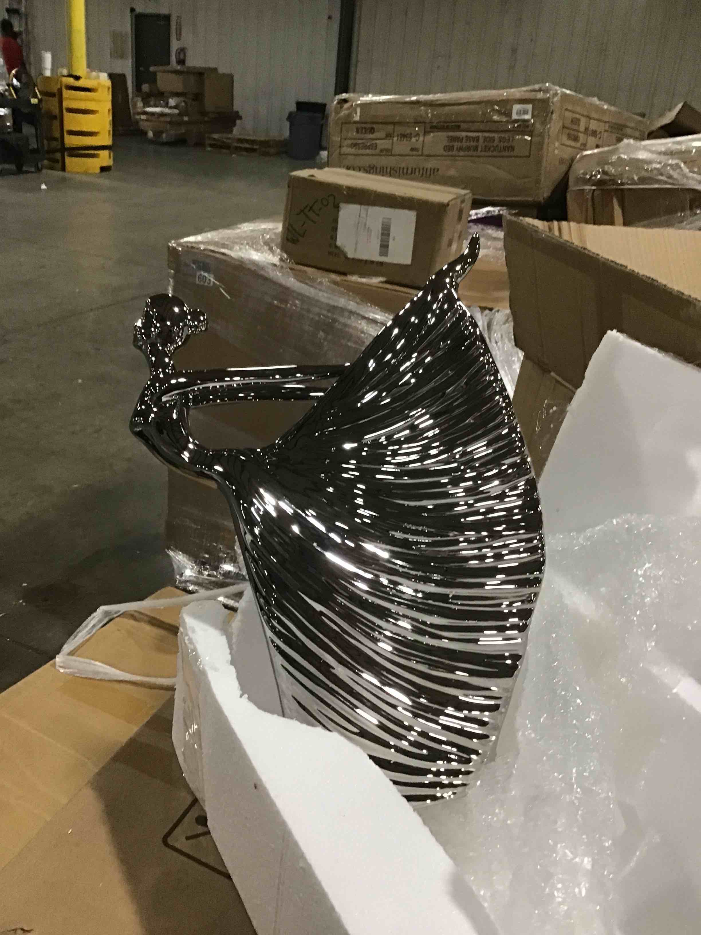 https://s3.amazonaws.com/lotting-images-prod/bidfta/RED6660492_1723554893126.jpeg