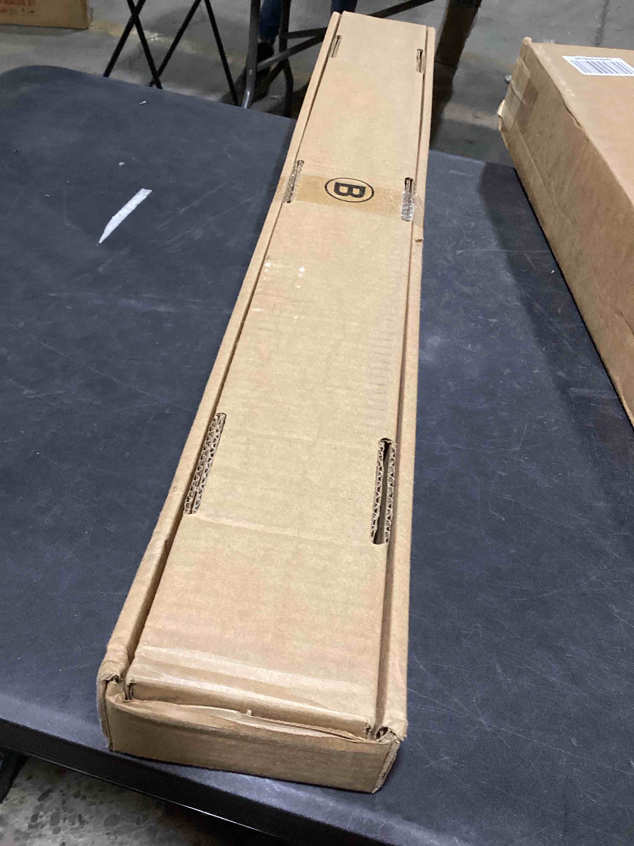 https://s3.amazonaws.com/lotting-images-prod/bidfta/RED6661231_1730116501268.jpeg