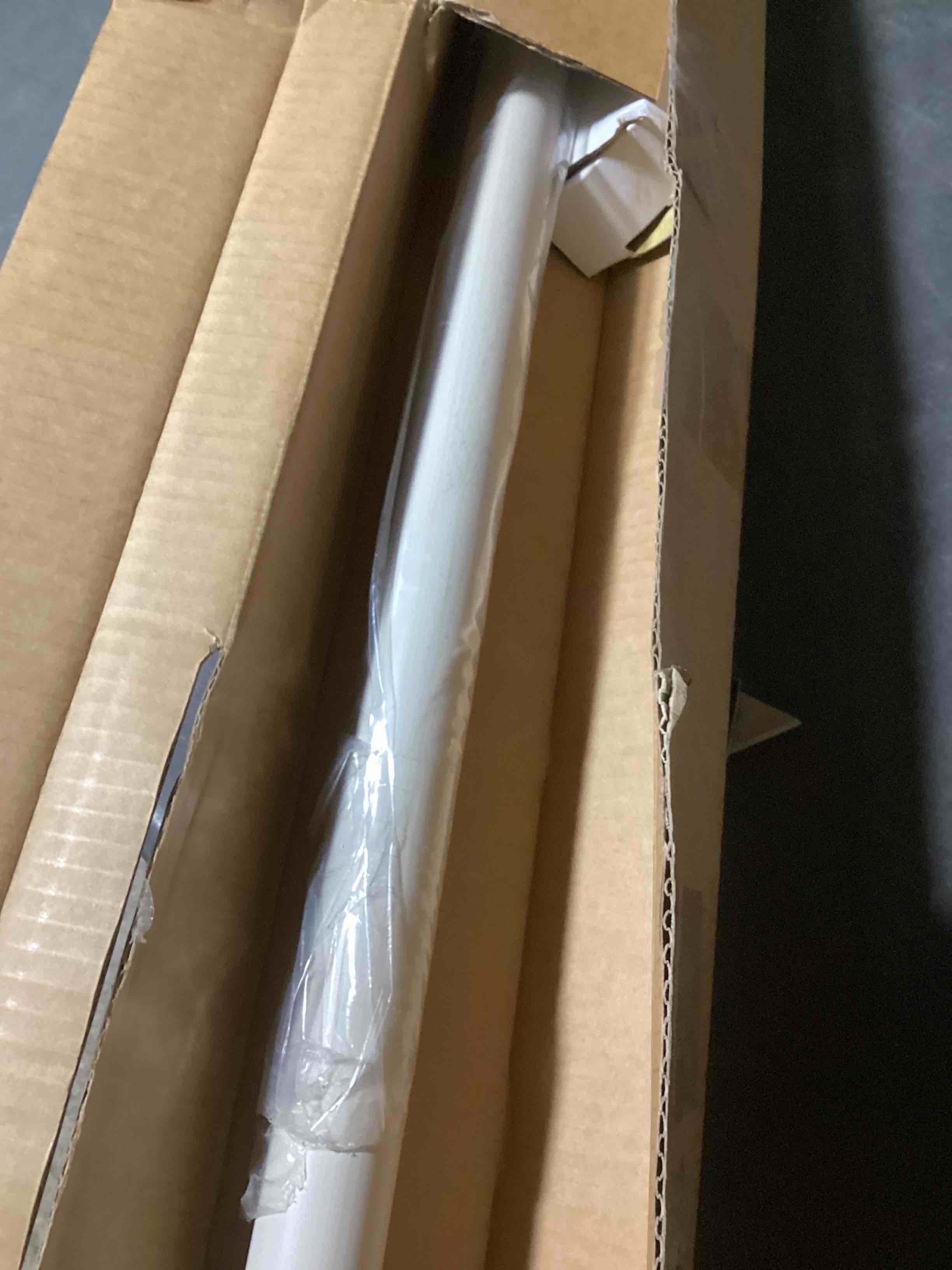https://s3.amazonaws.com/lotting-images-prod/bidfta/RED6661289_1730122303828.jpeg
