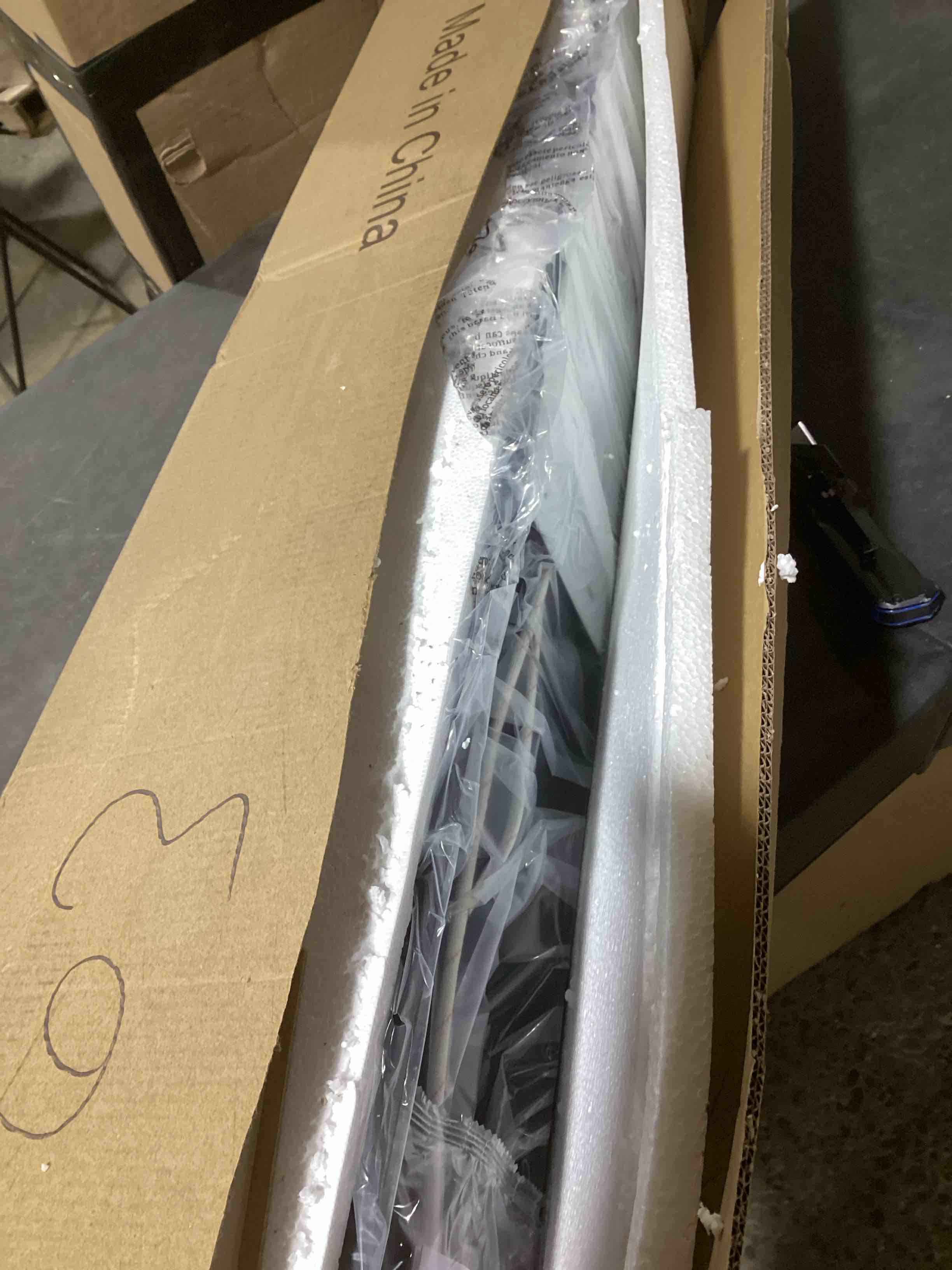 https://s3.amazonaws.com/lotting-images-prod/bidfta/RED6661294_1730122663733.jpeg