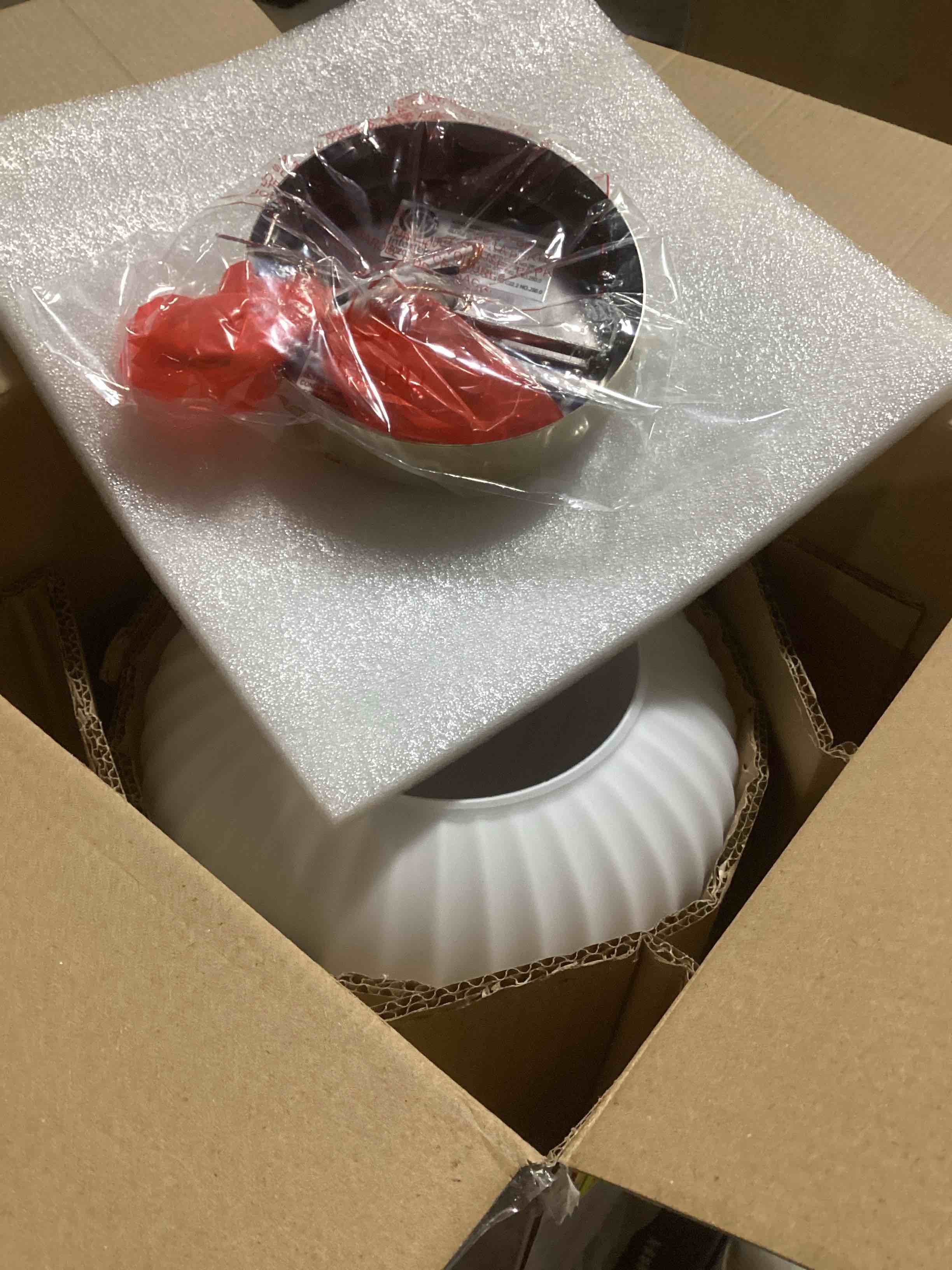 https://s3.amazonaws.com/lotting-images-prod/bidfta/RED6661362_1730139897602.jpeg