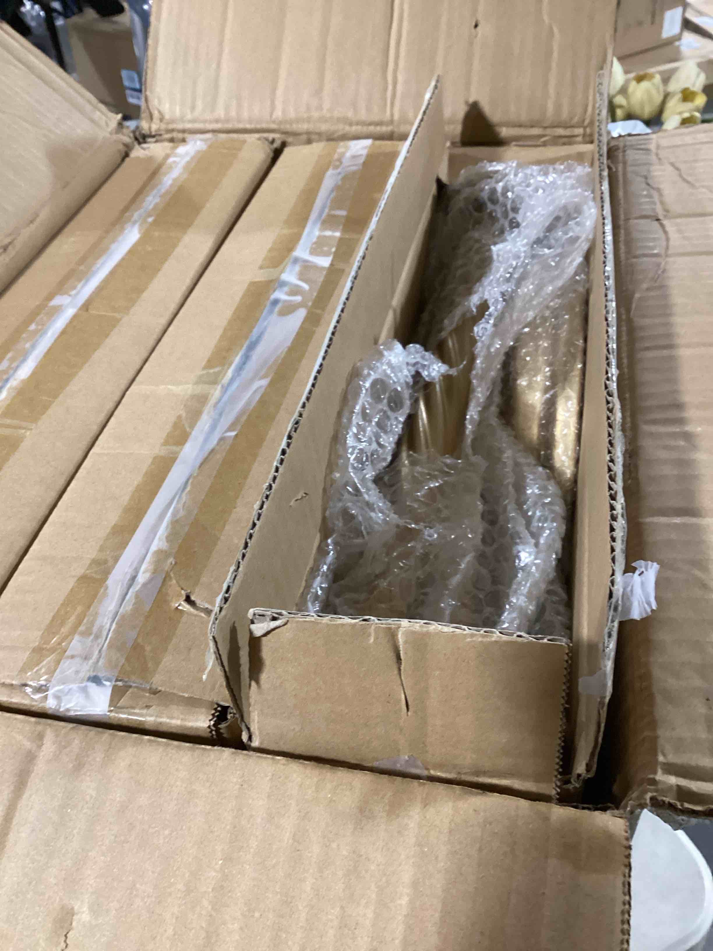 https://s3.amazonaws.com/lotting-images-prod/bidfta/RED6661879_1730475981794.jpeg