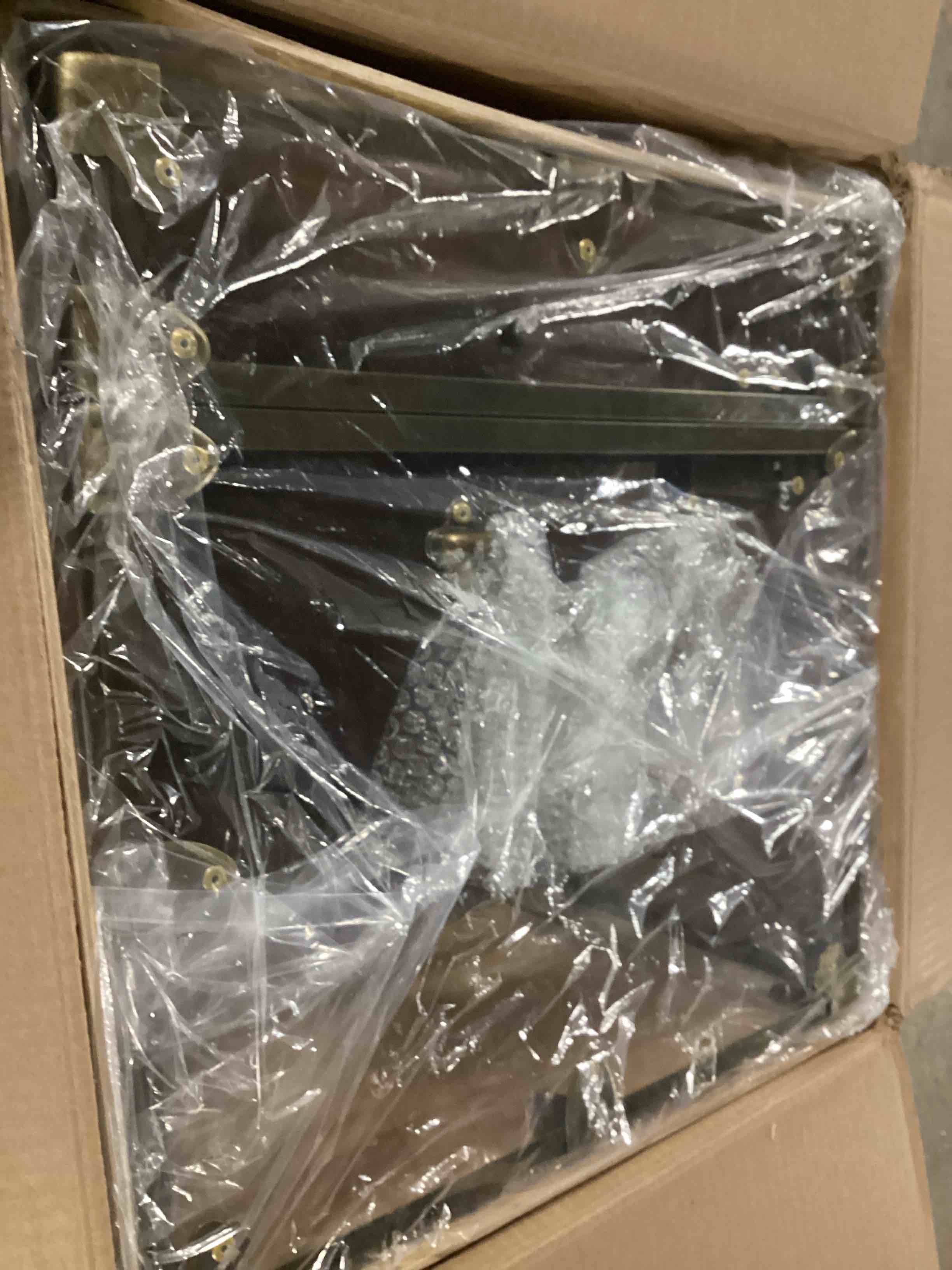 https://s3.amazonaws.com/lotting-images-prod/bidfta/RED6661999_1728493311681.jpeg