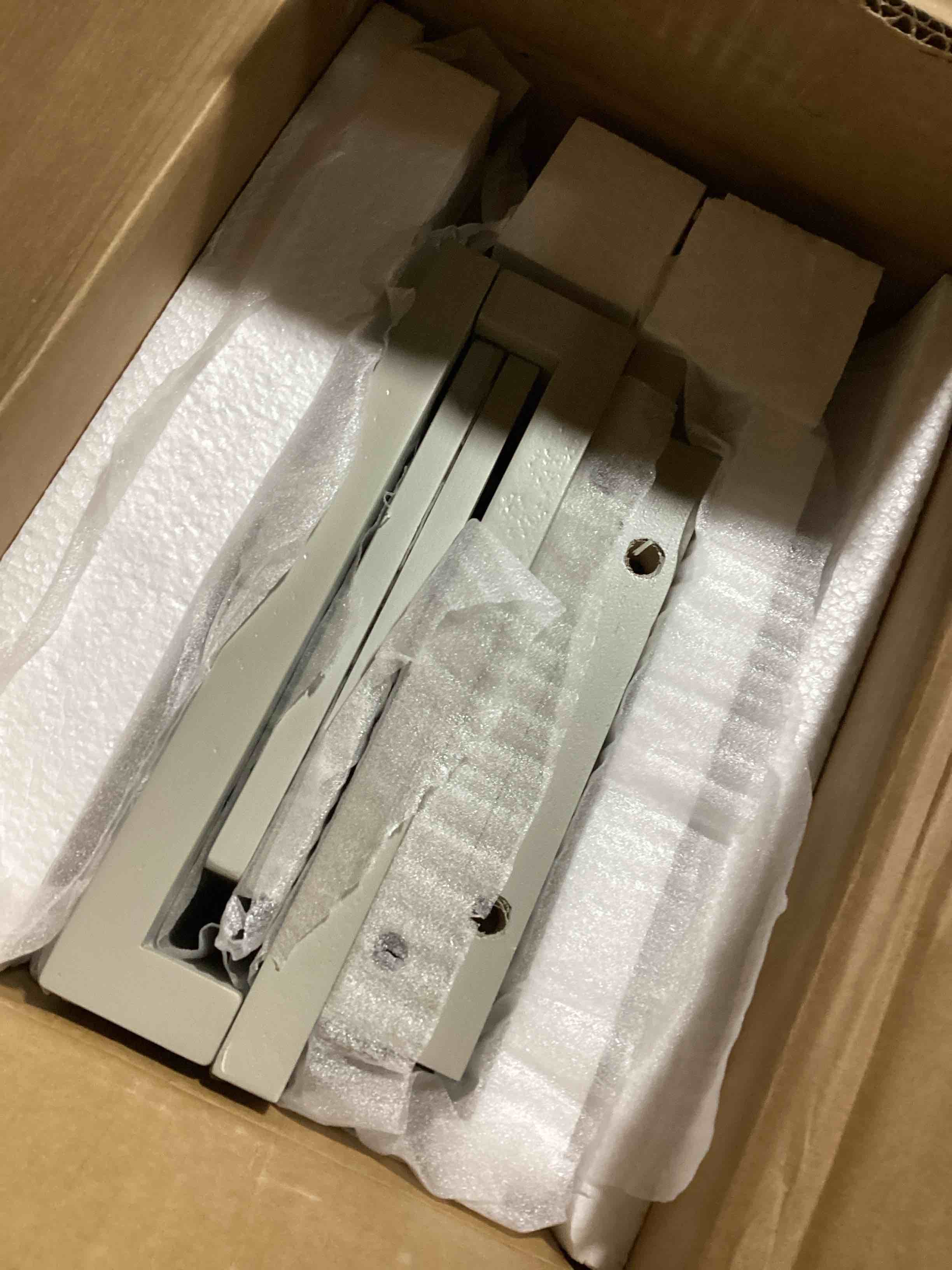 https://s3.amazonaws.com/lotting-images-prod/bidfta/RED6662387_1729080865886.jpeg