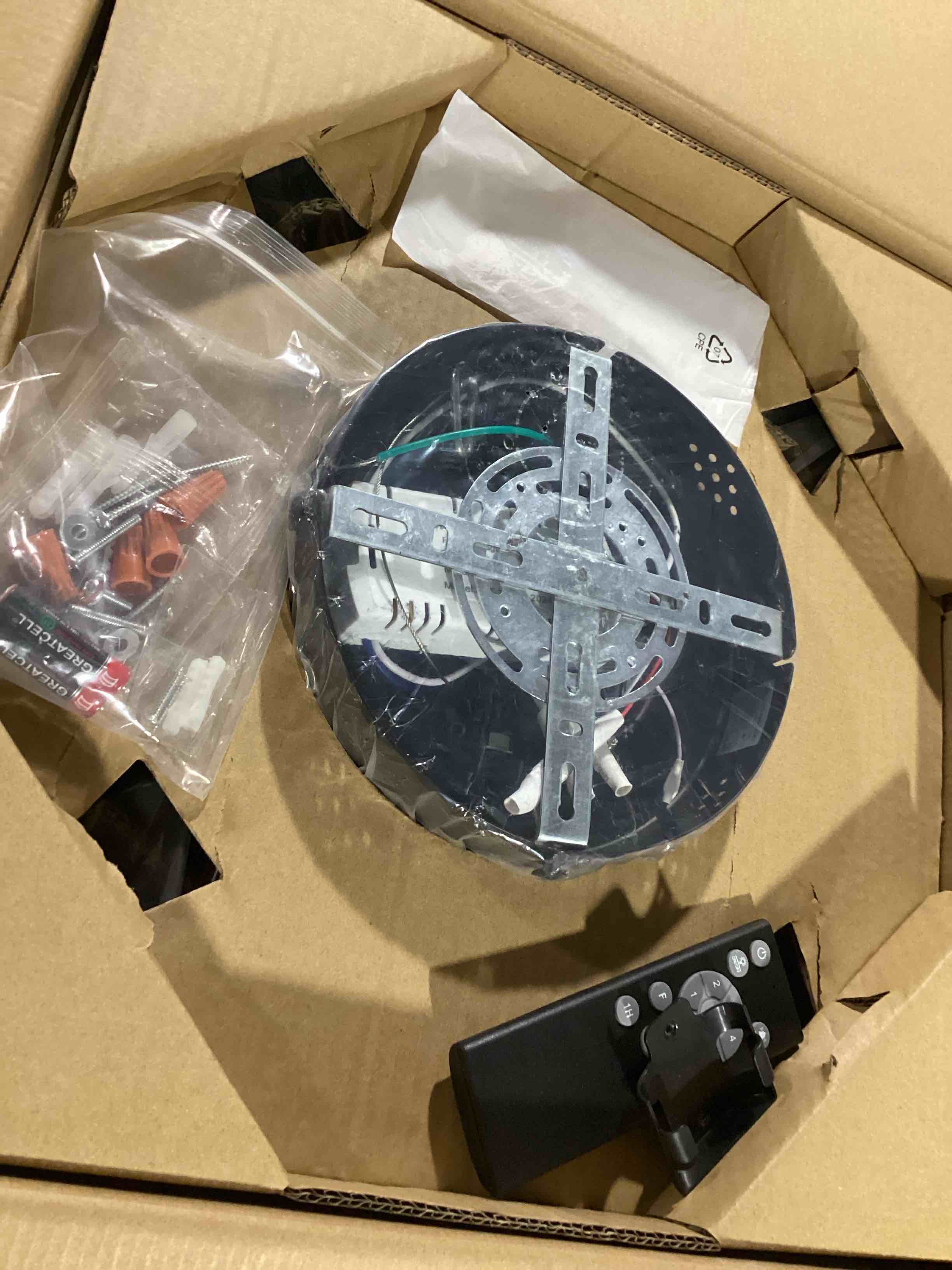 https://s3.amazonaws.com/lotting-images-prod/bidfta/RED6662589_1729109367953.jpeg