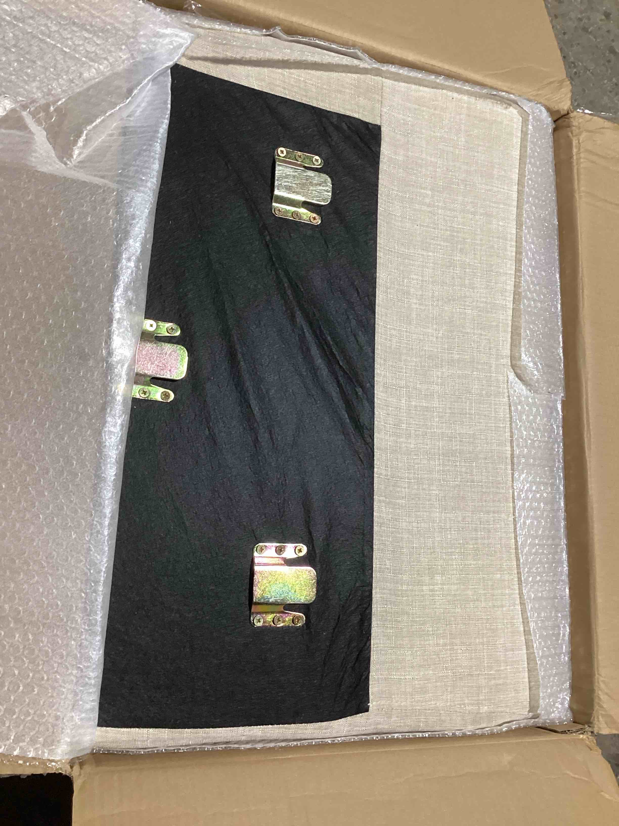 https://s3.amazonaws.com/lotting-images-prod/bidfta/RED6662595_1729165458461.jpeg