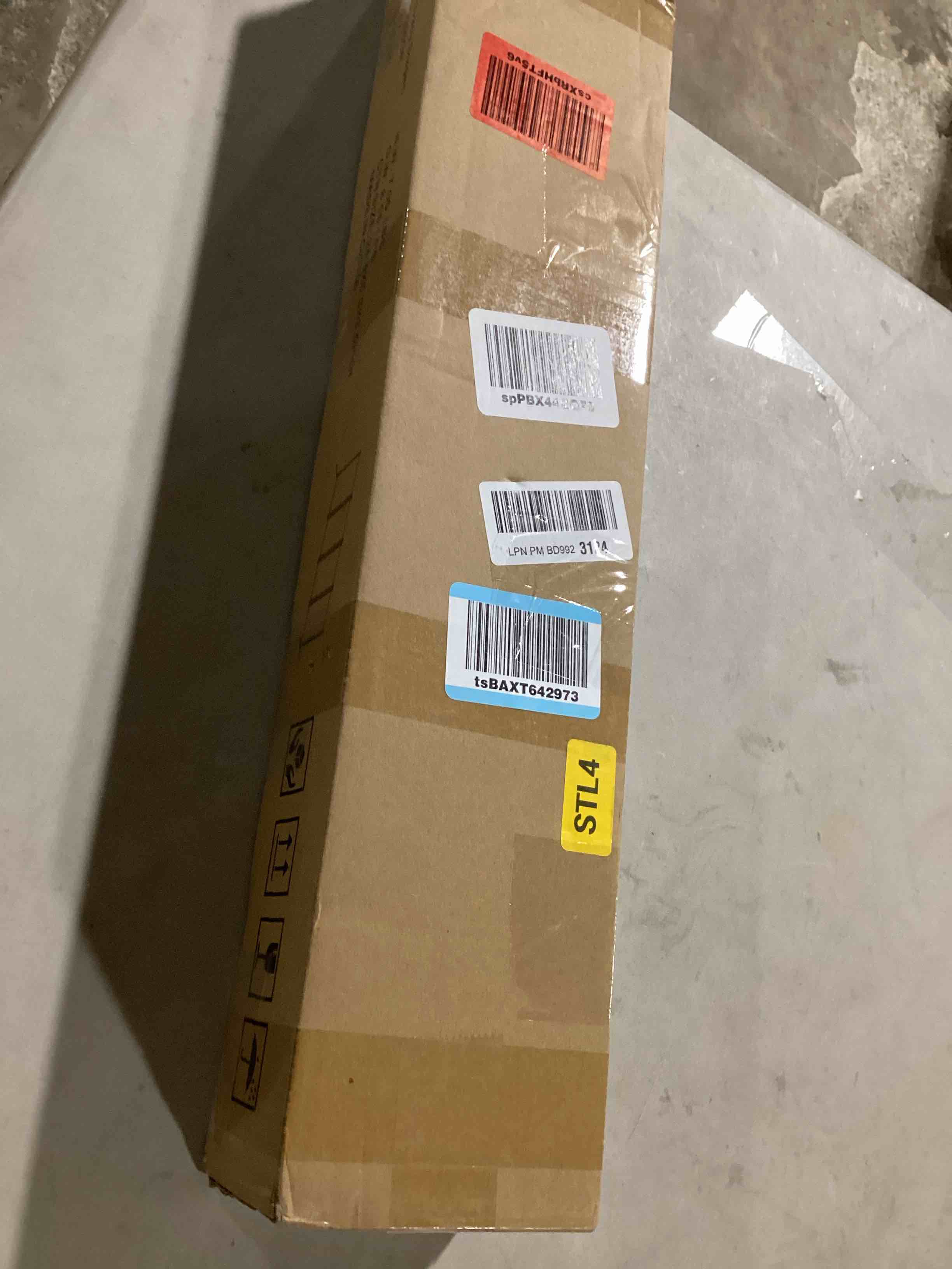 https://s3.amazonaws.com/lotting-images-prod/bidfta/RED6662749_1729184585676.jpeg