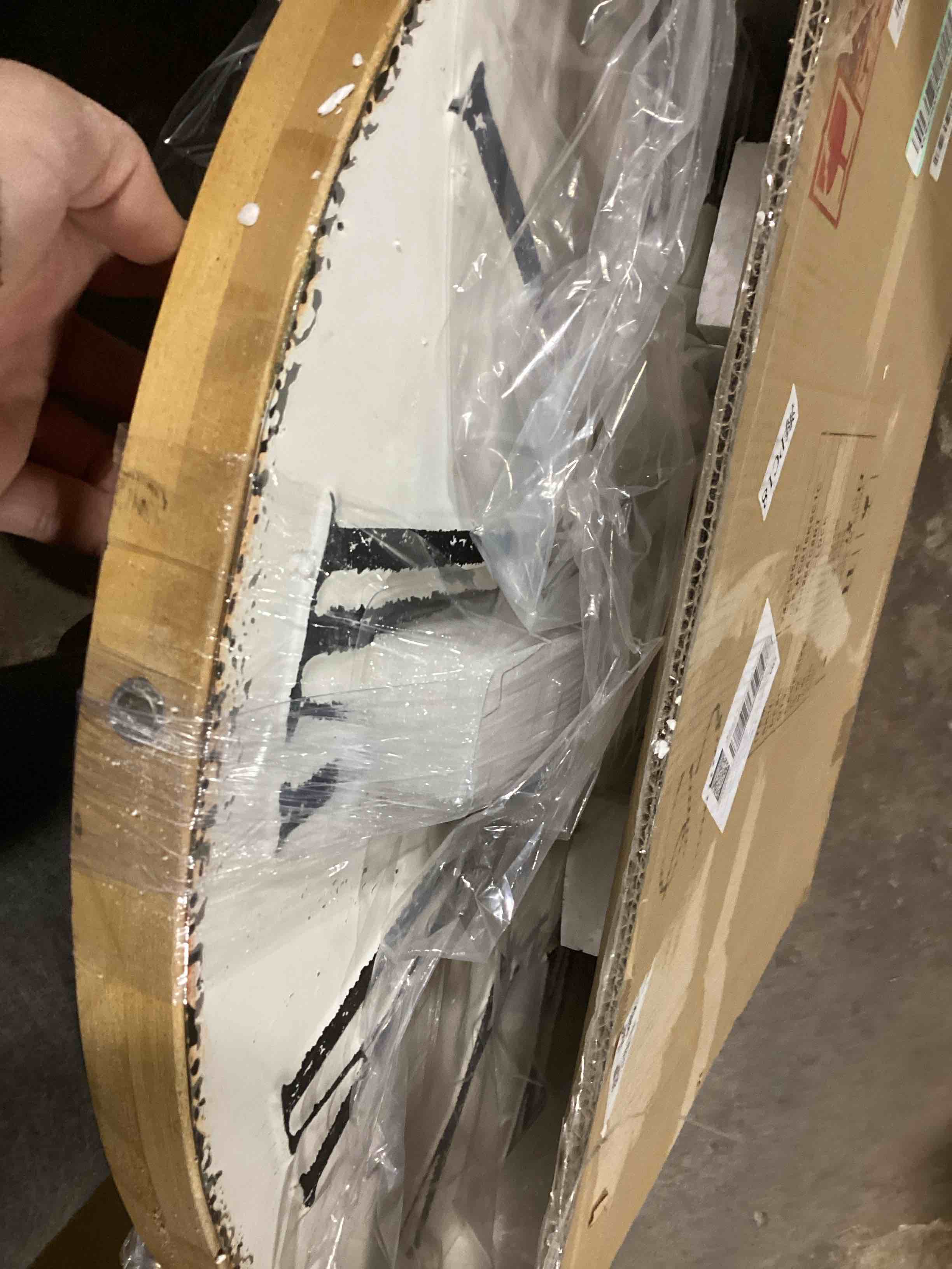 https://s3.amazonaws.com/lotting-images-prod/bidfta/RED6662906_1729272838560.jpeg