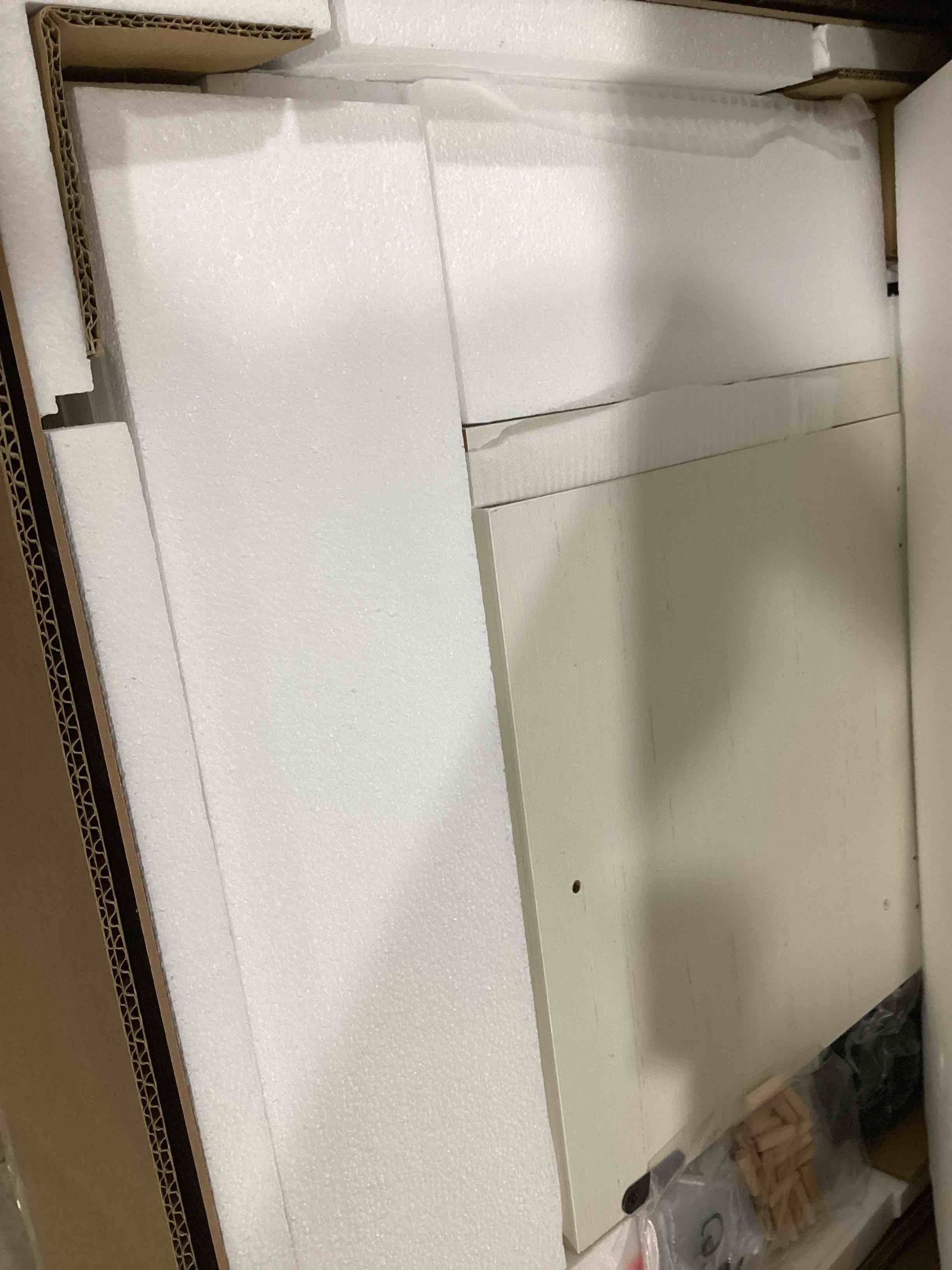 https://s3.amazonaws.com/lotting-images-prod/bidfta/RED6665377_1724692458702.jpeg