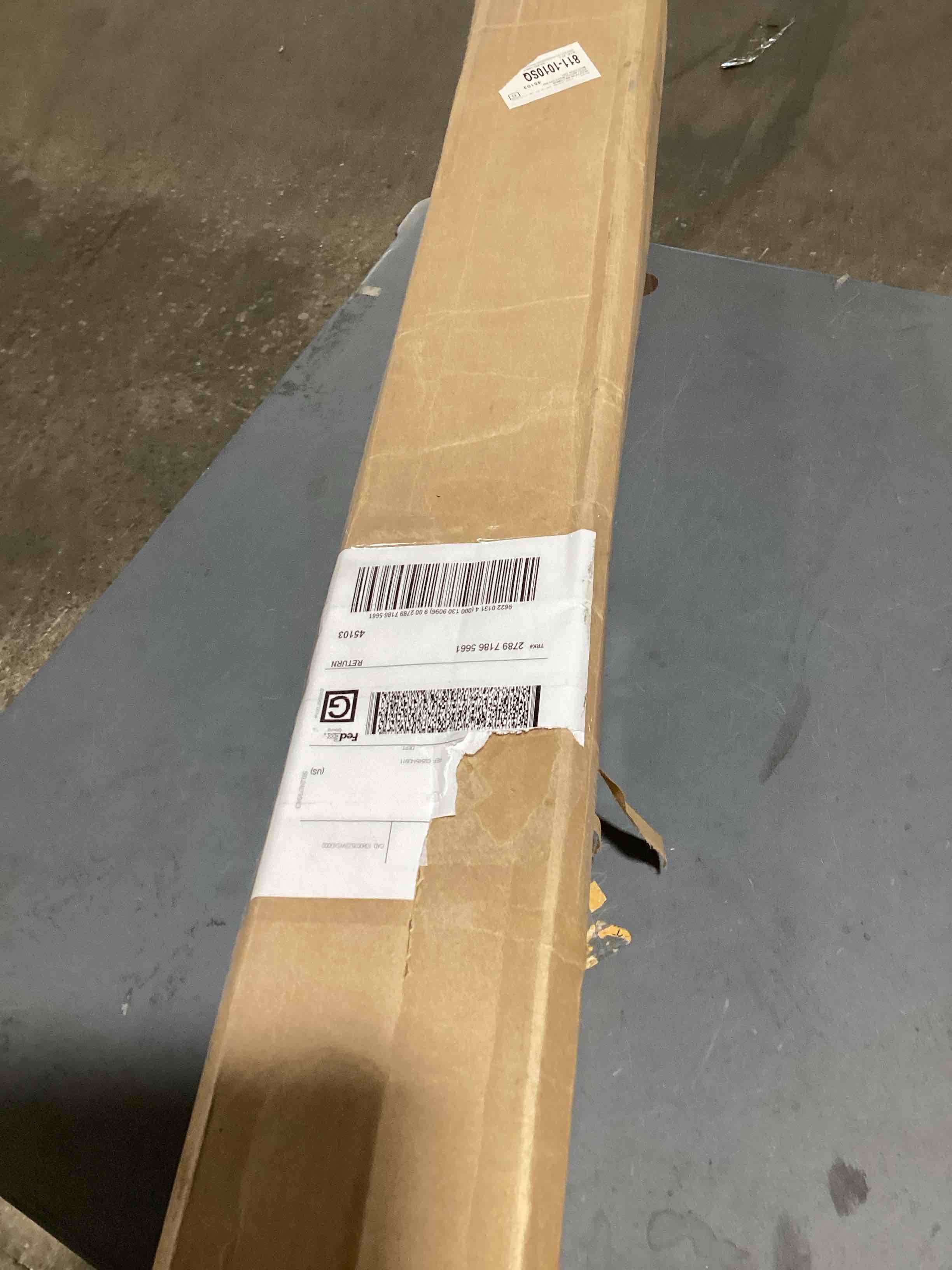 https://s3.amazonaws.com/lotting-images-prod/bidfta/RED6666050_1725565926954.jpeg