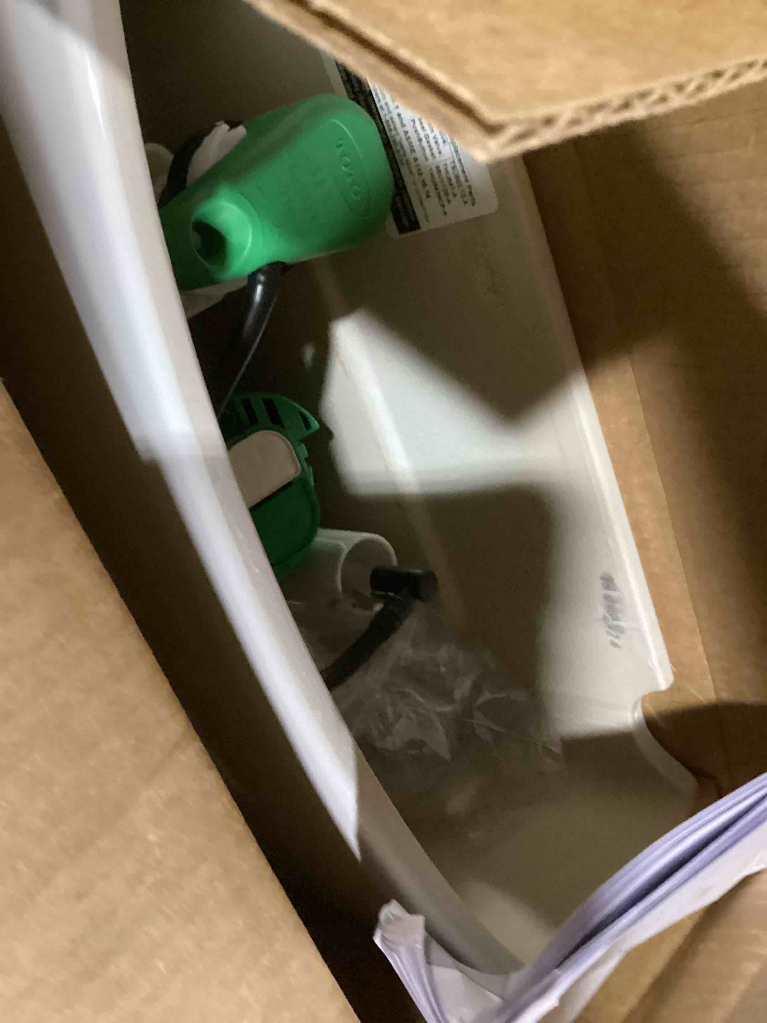 https://s3.amazonaws.com/lotting-images-prod/bidfta/RED6666373_1725994630401.jpeg