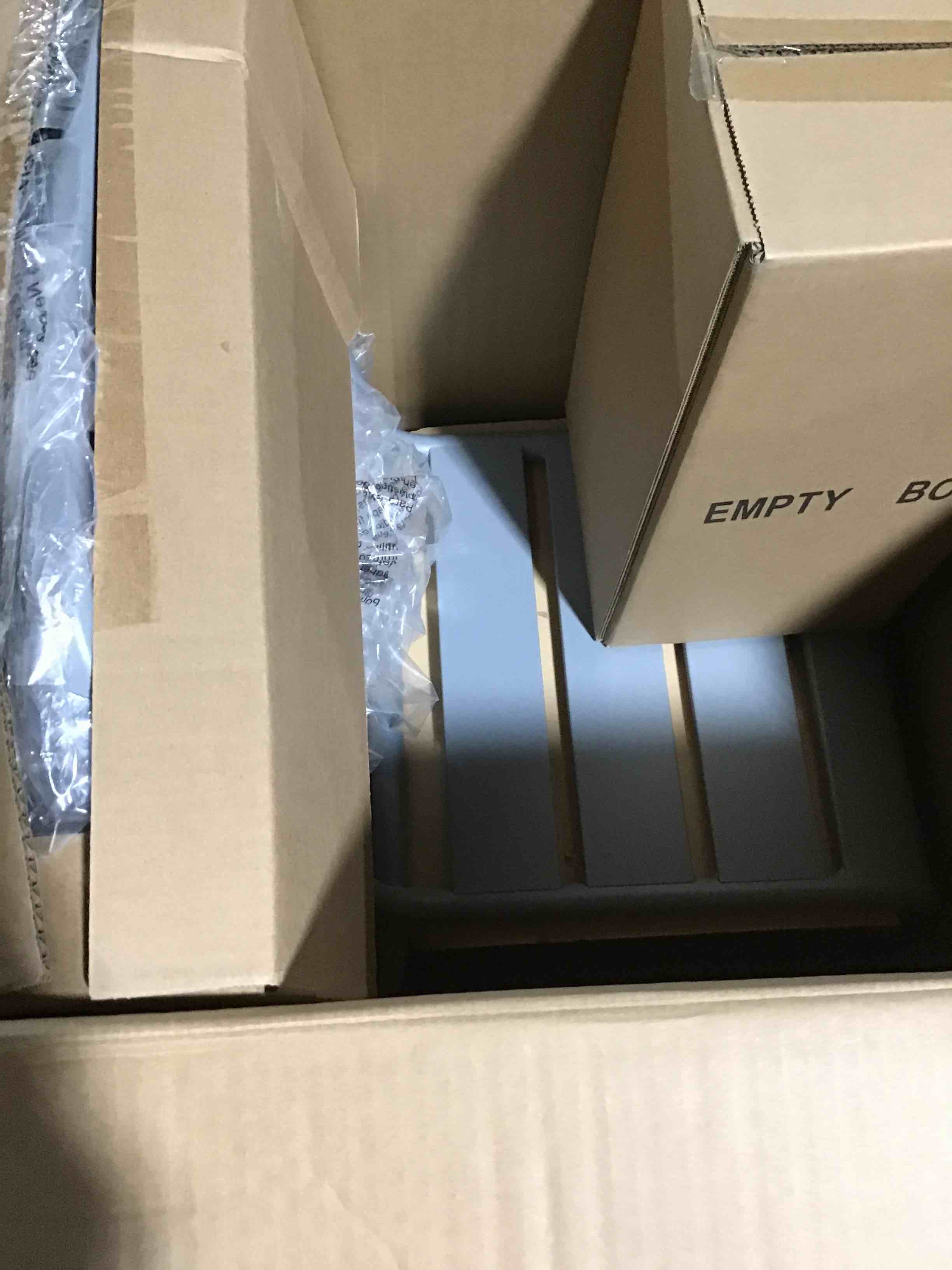 https://s3.amazonaws.com/lotting-images-prod/bidfta/RED6667610_1724951340626.jpeg