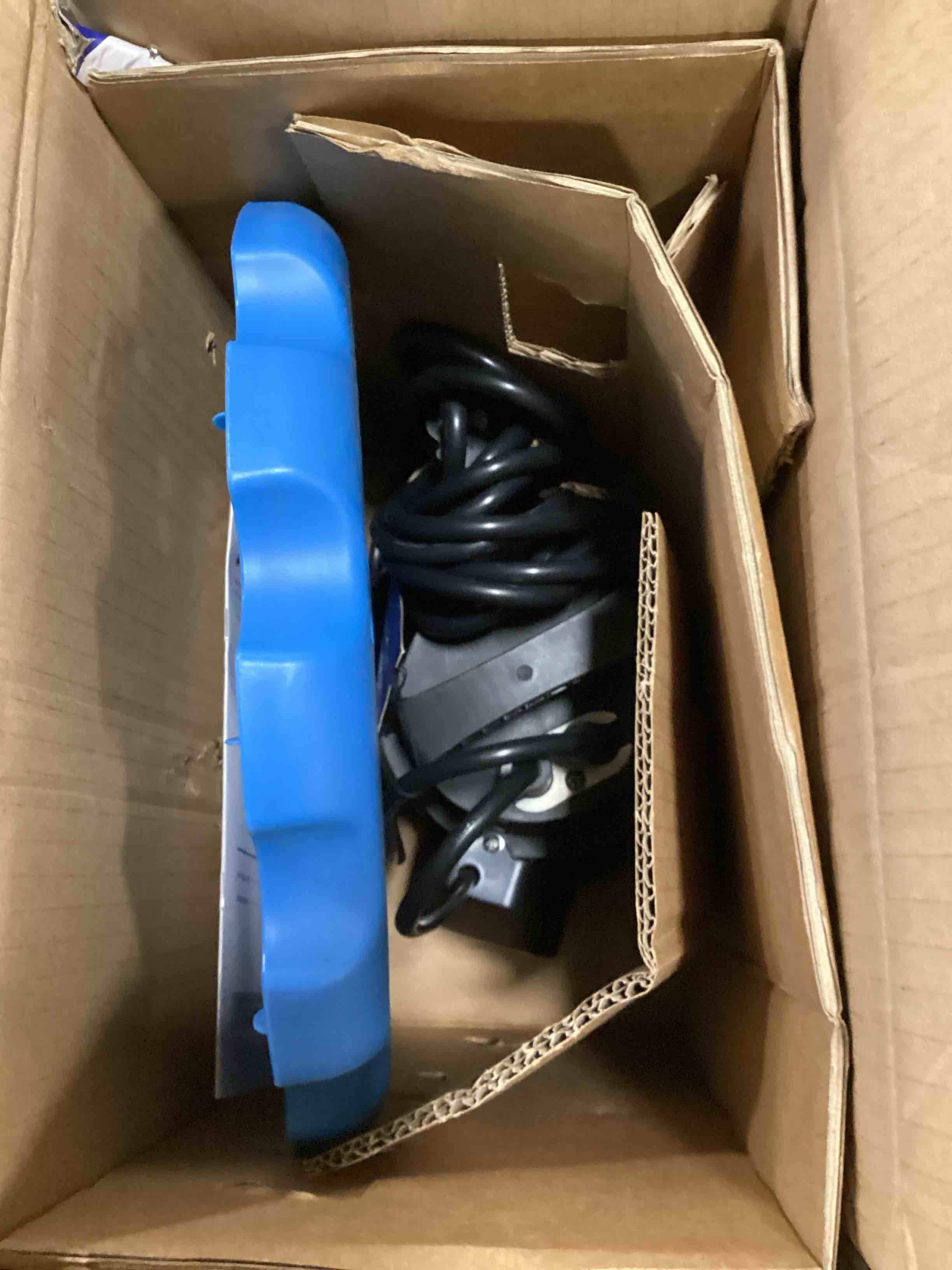 https://s3.amazonaws.com/lotting-images-prod/bidfta/RED6667972_1722278453637.jpeg