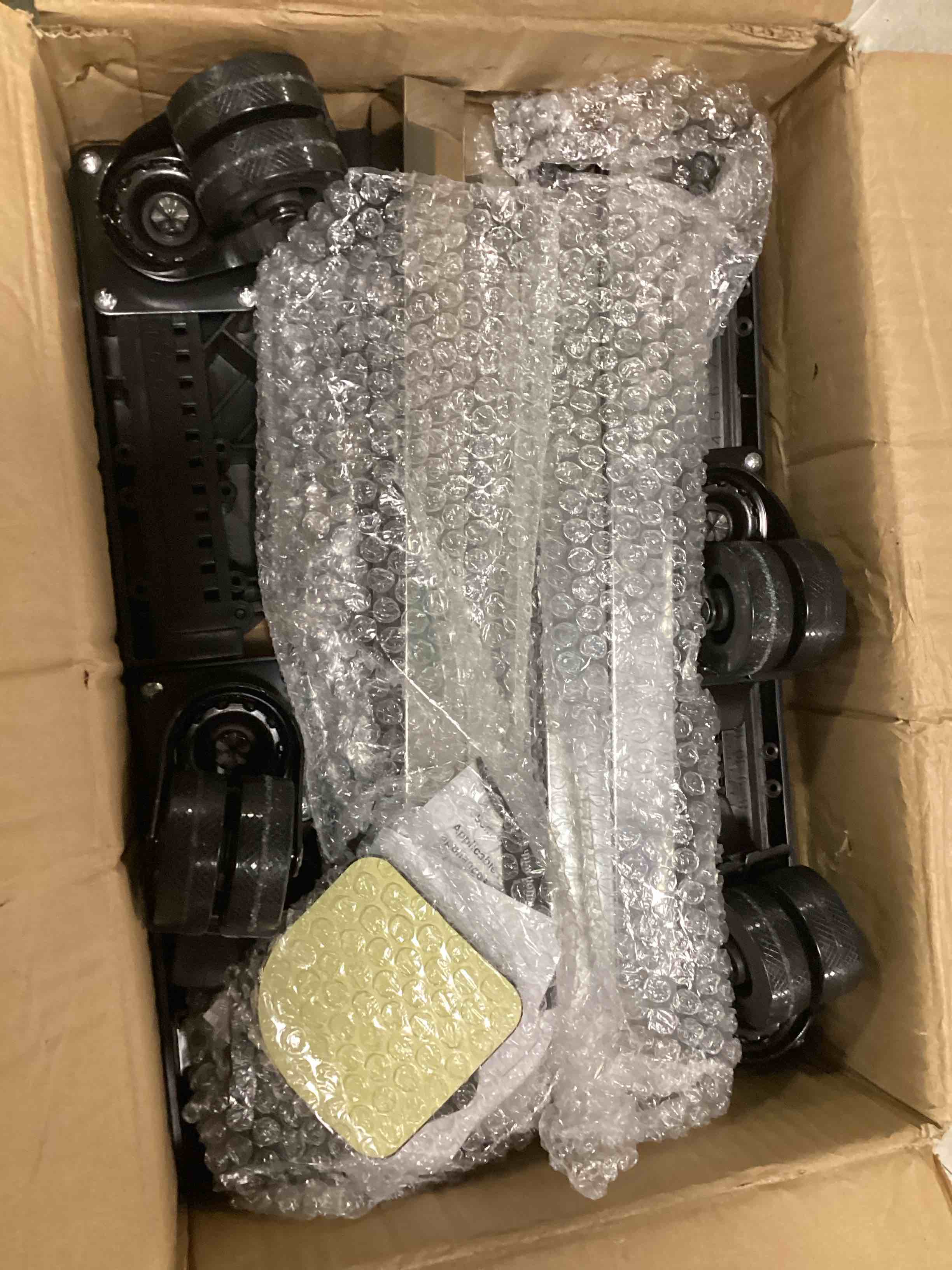 https://s3.amazonaws.com/lotting-images-prod/bidfta/RED6668396_1722429146363.jpeg