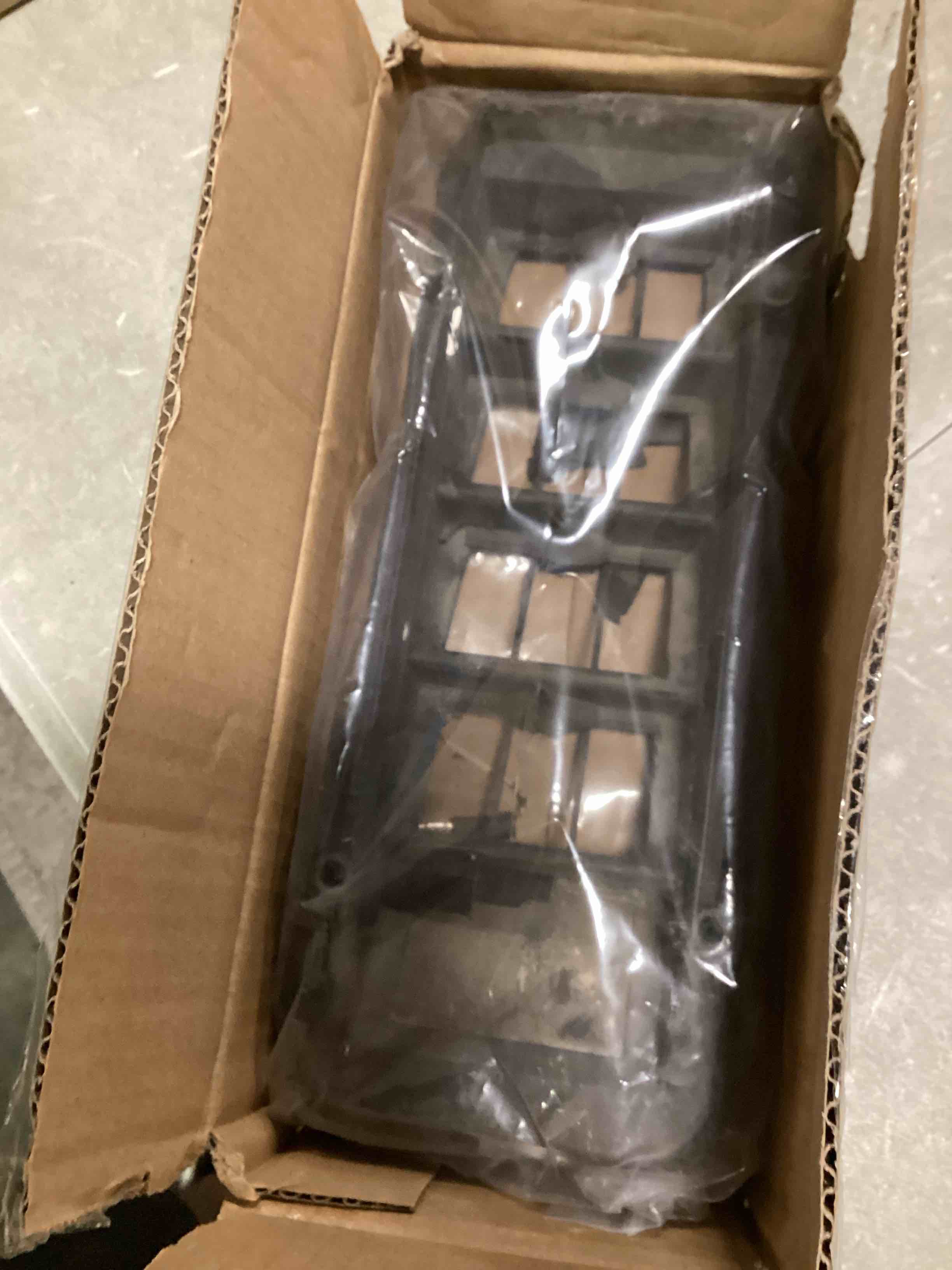 https://s3.amazonaws.com/lotting-images-prod/bidfta/RED6668584_1722444375561.jpeg