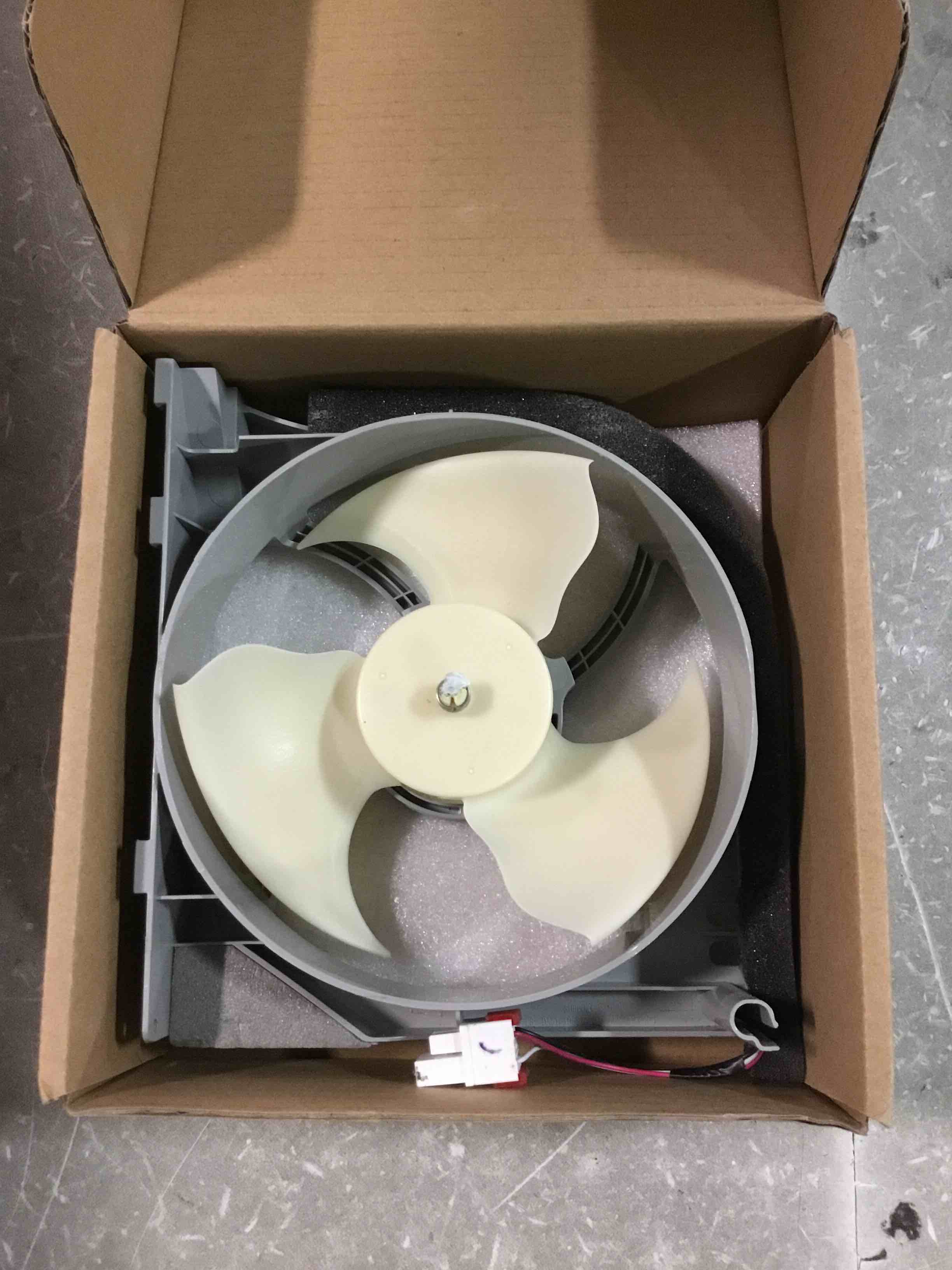 https://s3.amazonaws.com/lotting-images-prod/bidfta/RED6670338_1722540897629.jpeg