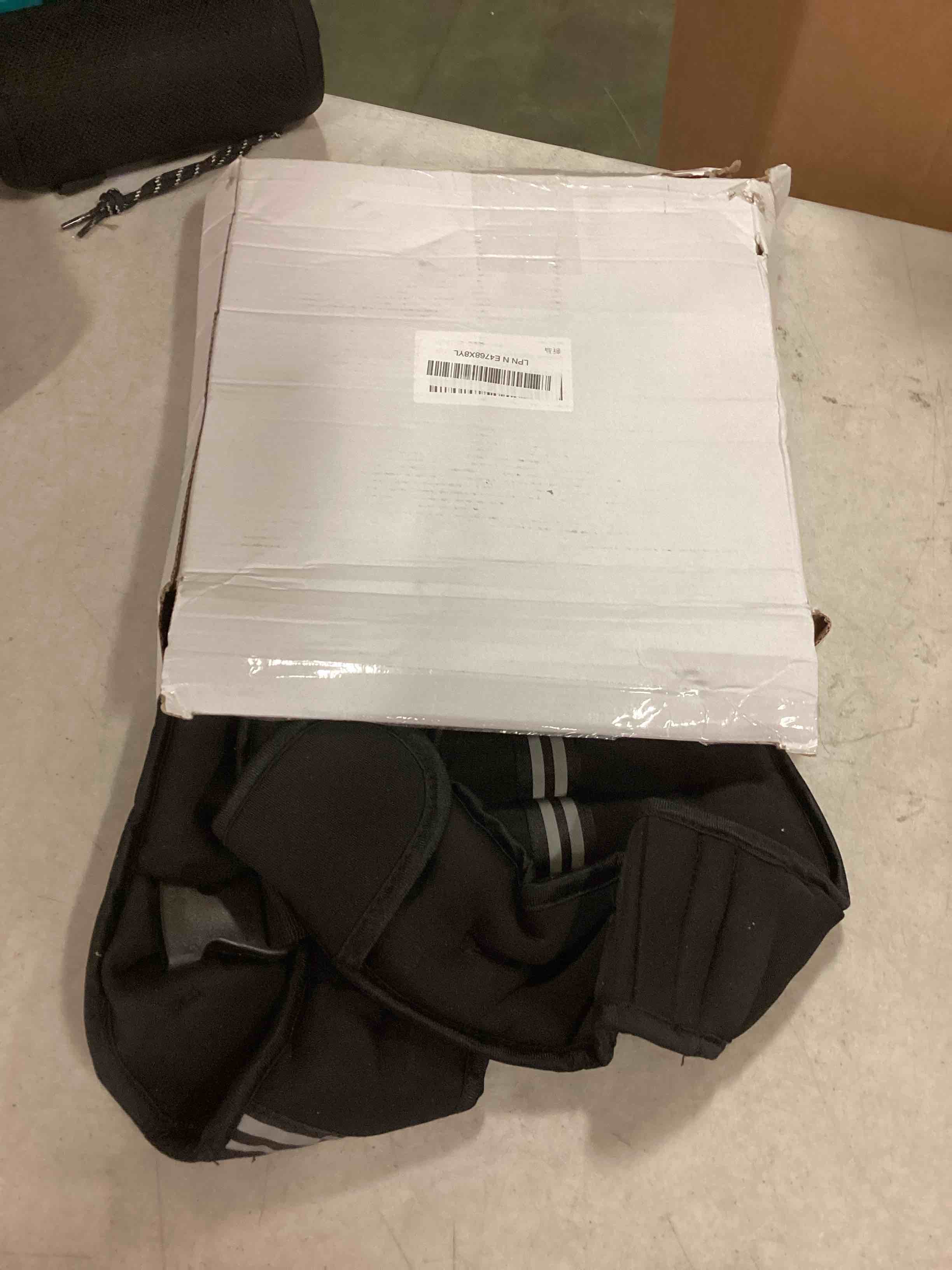 https://s3.amazonaws.com/lotting-images-prod/bidfta/RED6673309_1722618322356.jpeg