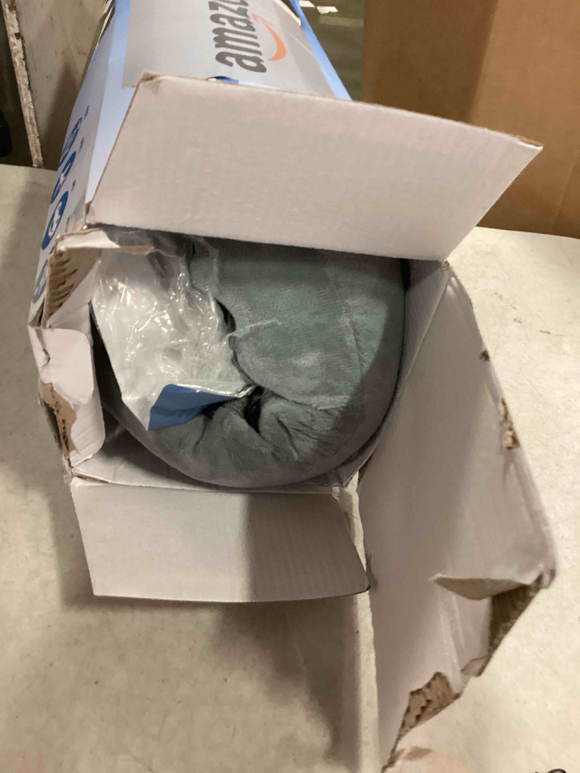 https://s3.amazonaws.com/lotting-images-prod/bidfta/RED6673330_1722619587706.jpeg