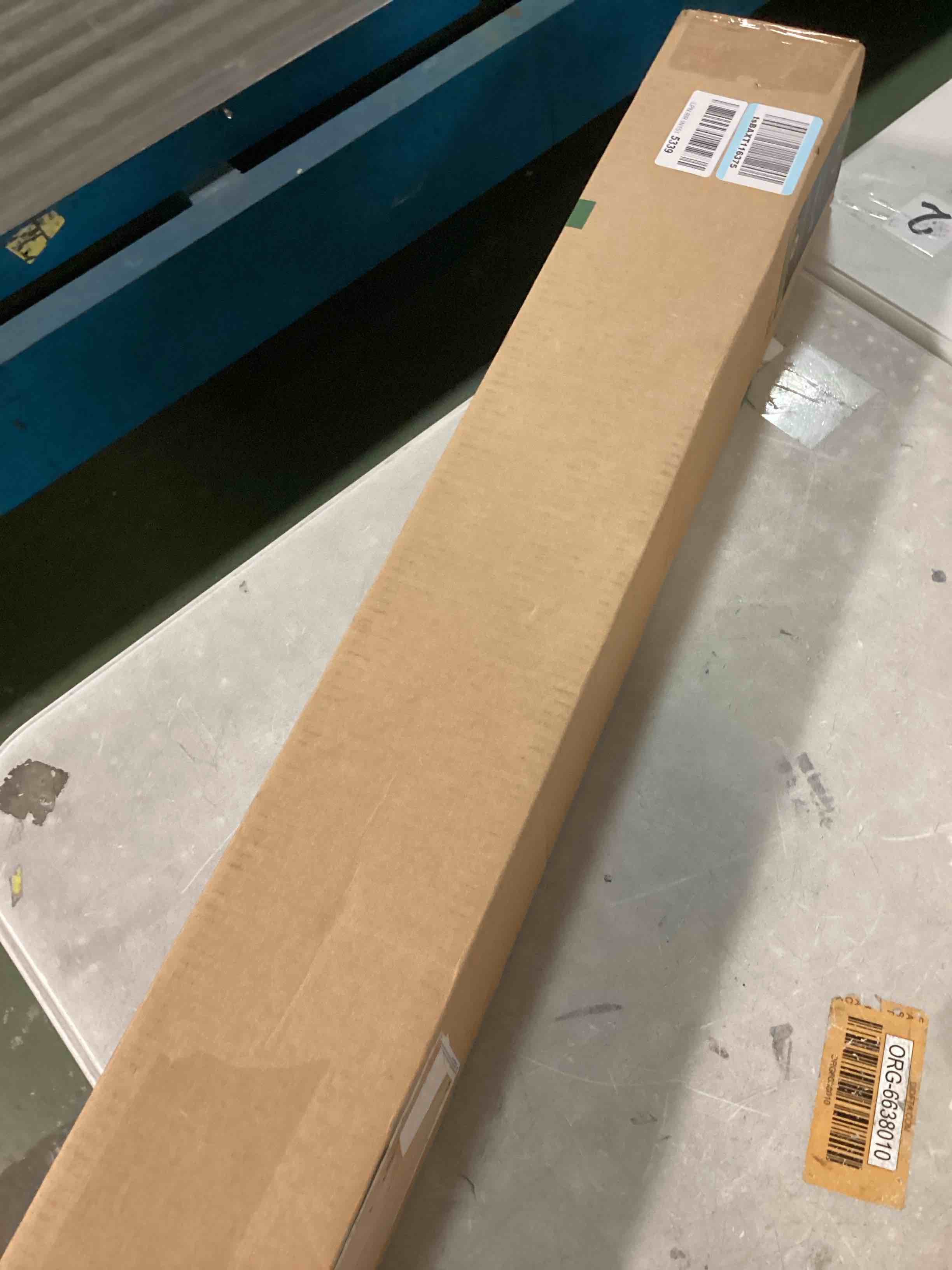 https://s3.amazonaws.com/lotting-images-prod/bidfta/RED6673394_1722683310631.jpeg