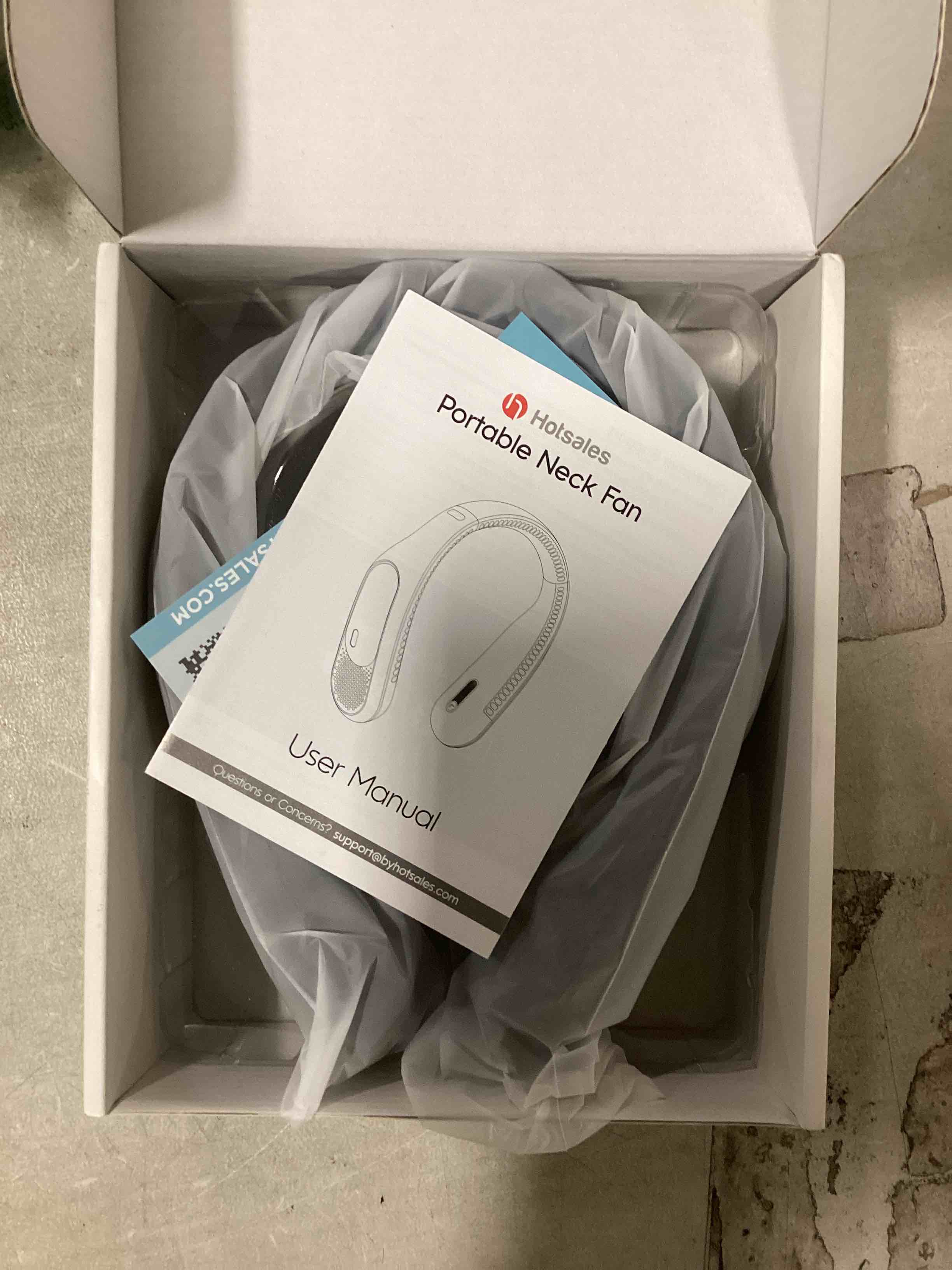 https://s3.amazonaws.com/lotting-images-prod/bidfta/RED6674663_1722525111816.jpeg