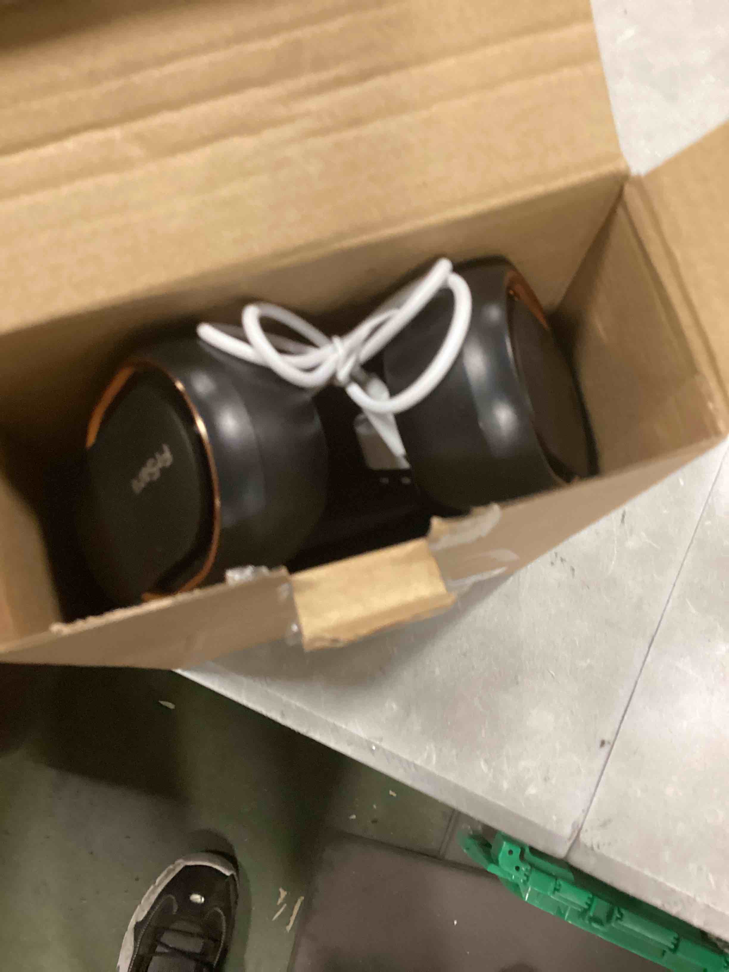 https://s3.amazonaws.com/lotting-images-prod/bidfta/RED6675531_1722282326367.jpeg