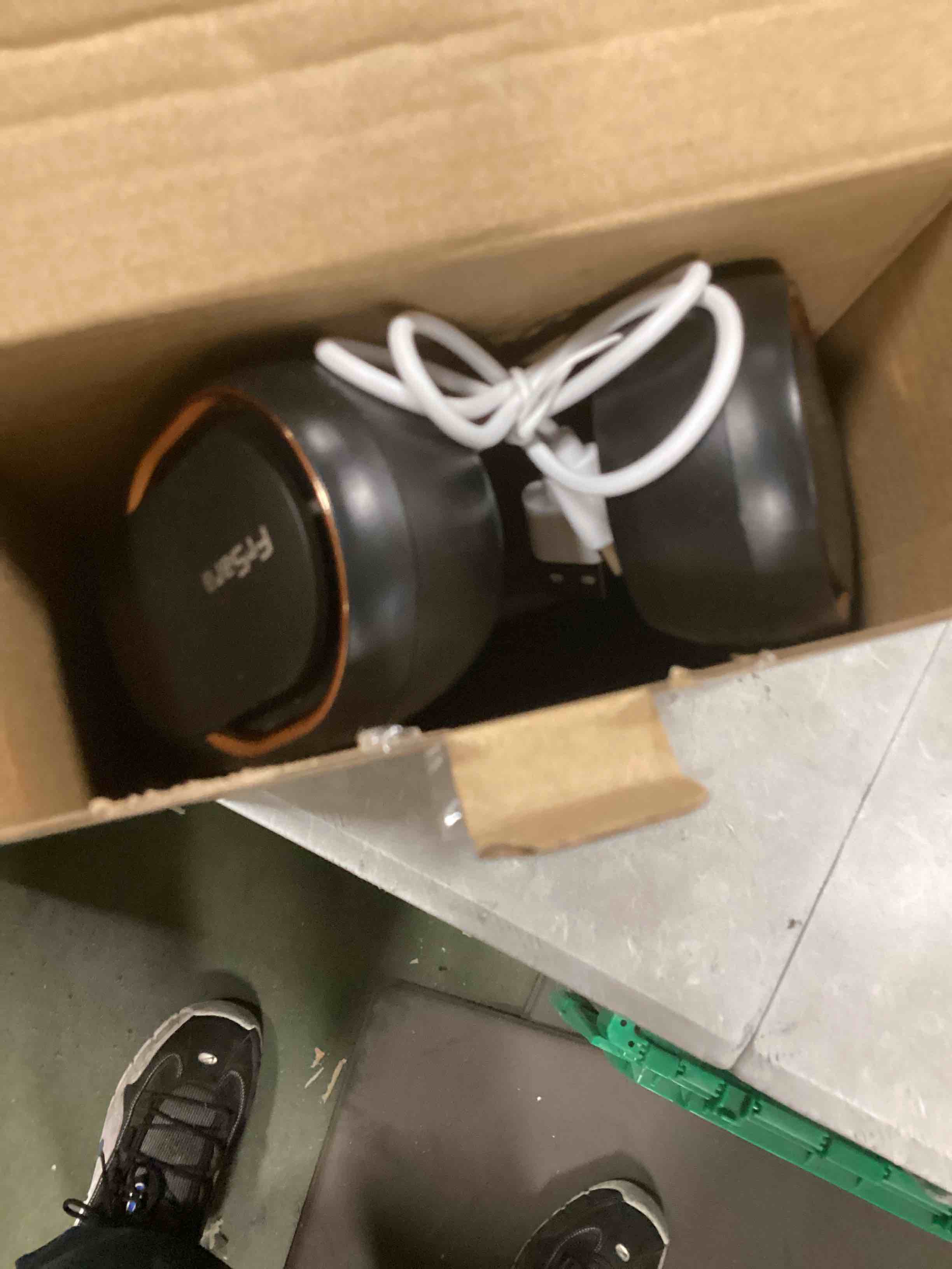 https://s3.amazonaws.com/lotting-images-prod/bidfta/RED6675531_1722282327368.jpeg