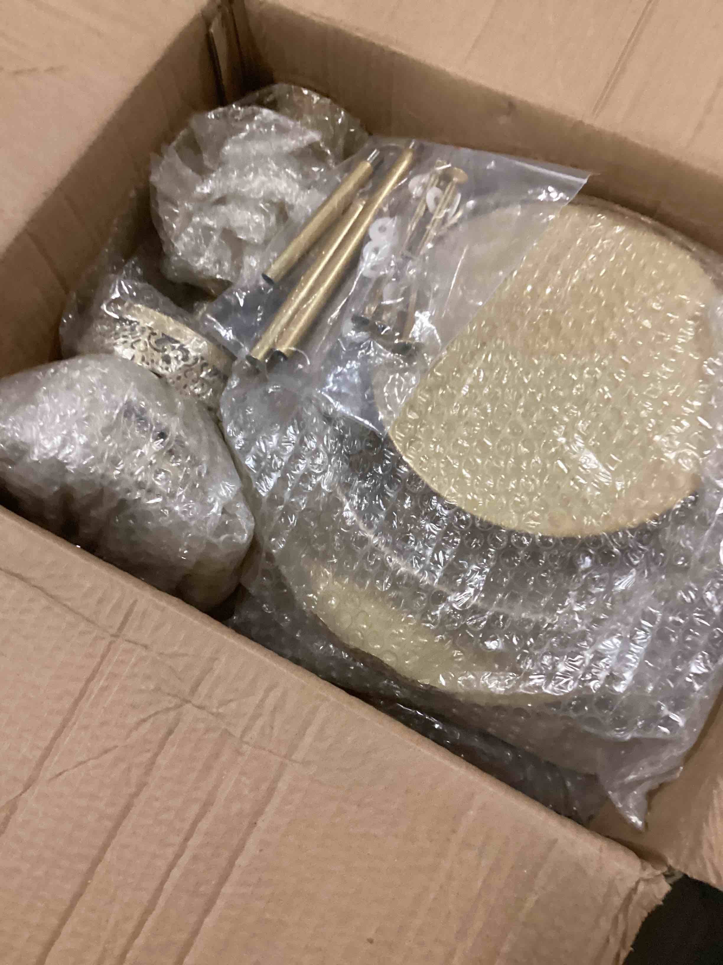 https://s3.amazonaws.com/lotting-images-prod/bidfta/RED6675642_1722351590523.jpeg