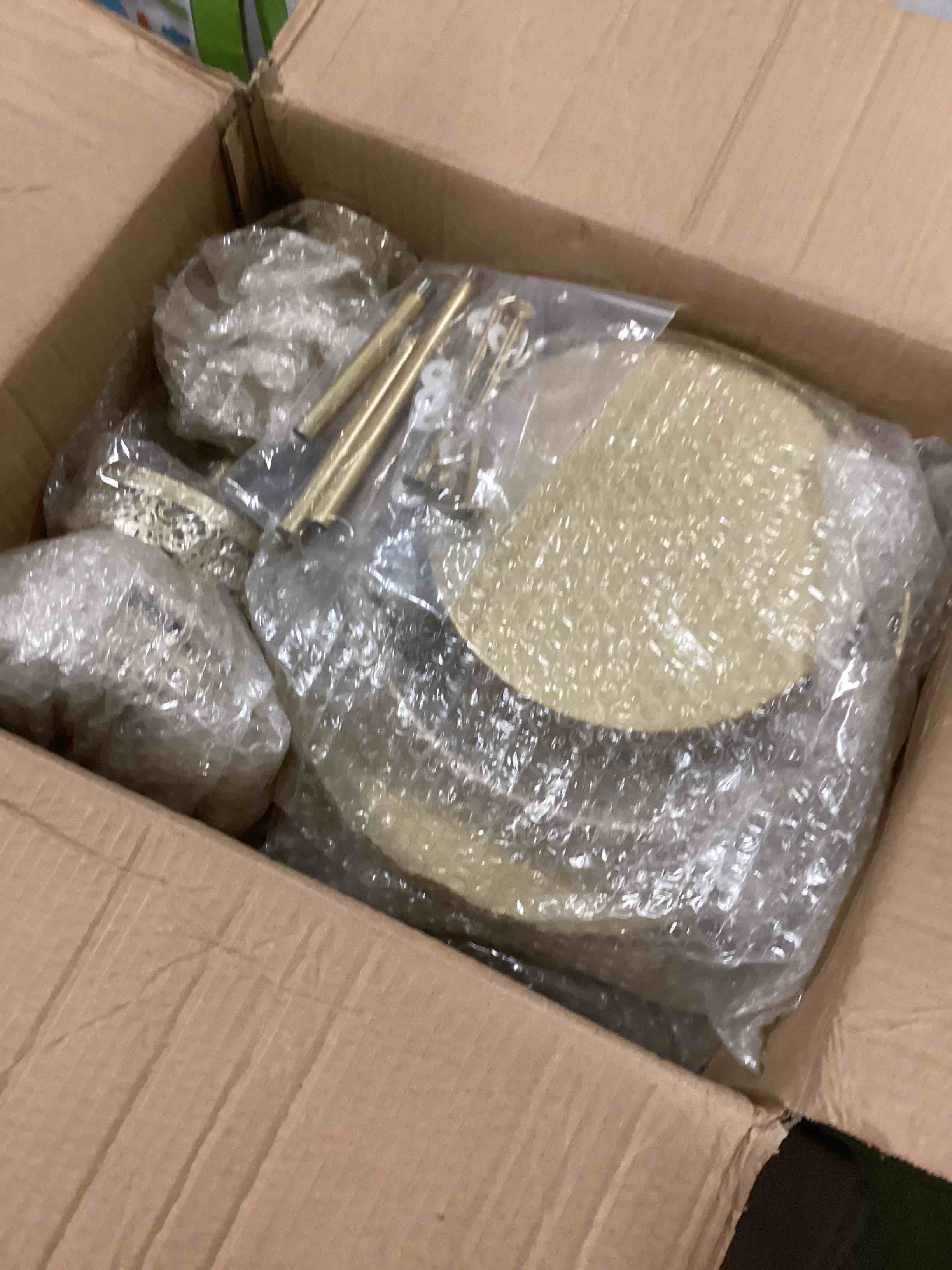 https://s3.amazonaws.com/lotting-images-prod/bidfta/RED6675642_1722351591829.jpeg