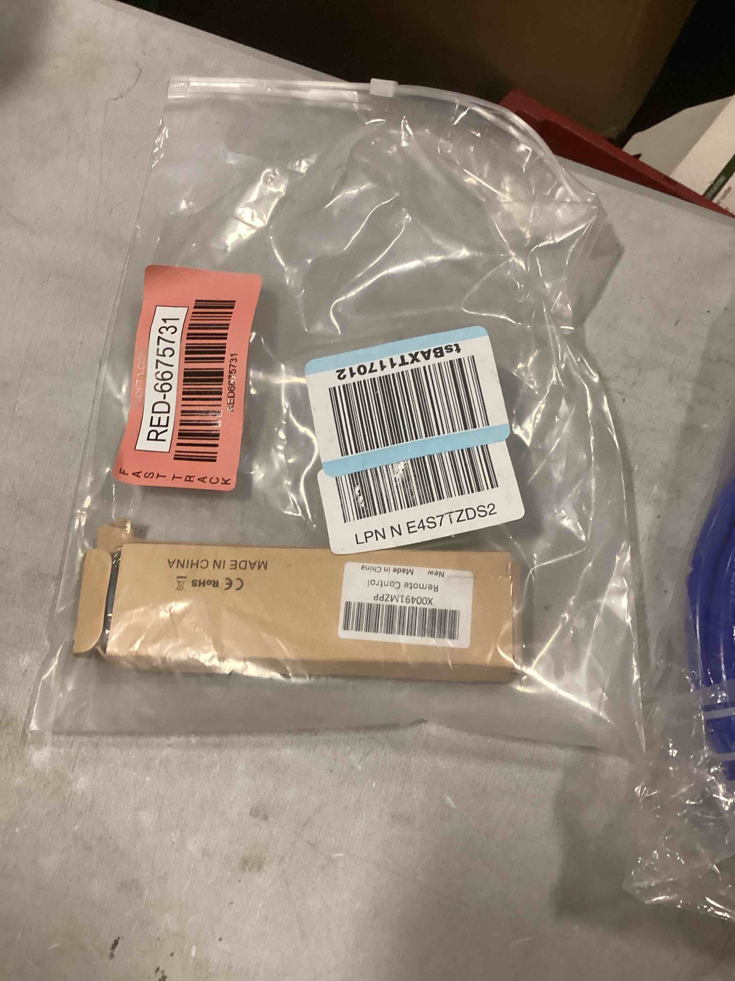 https://s3.amazonaws.com/lotting-images-prod/bidfta/RED6675731_1722353764316.jpeg