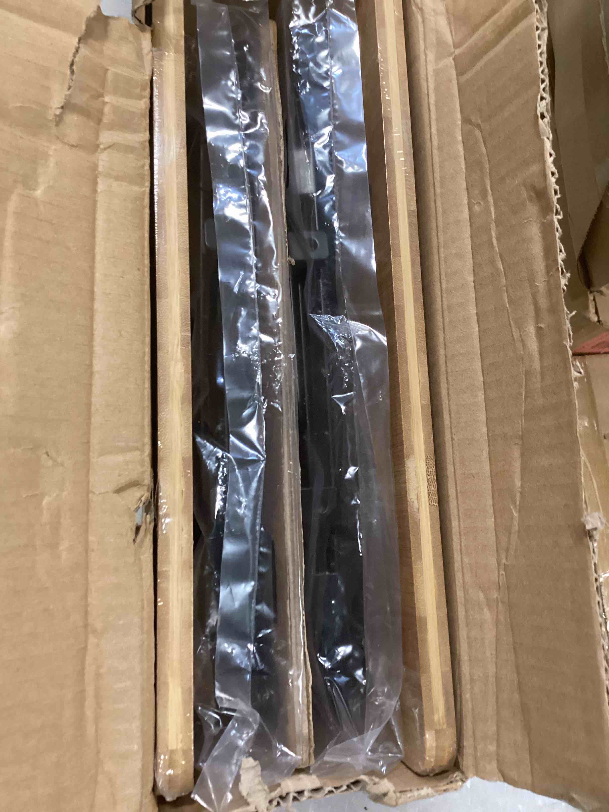 https://s3.amazonaws.com/lotting-images-prod/bidfta/RED6675776_1722359693545.jpeg