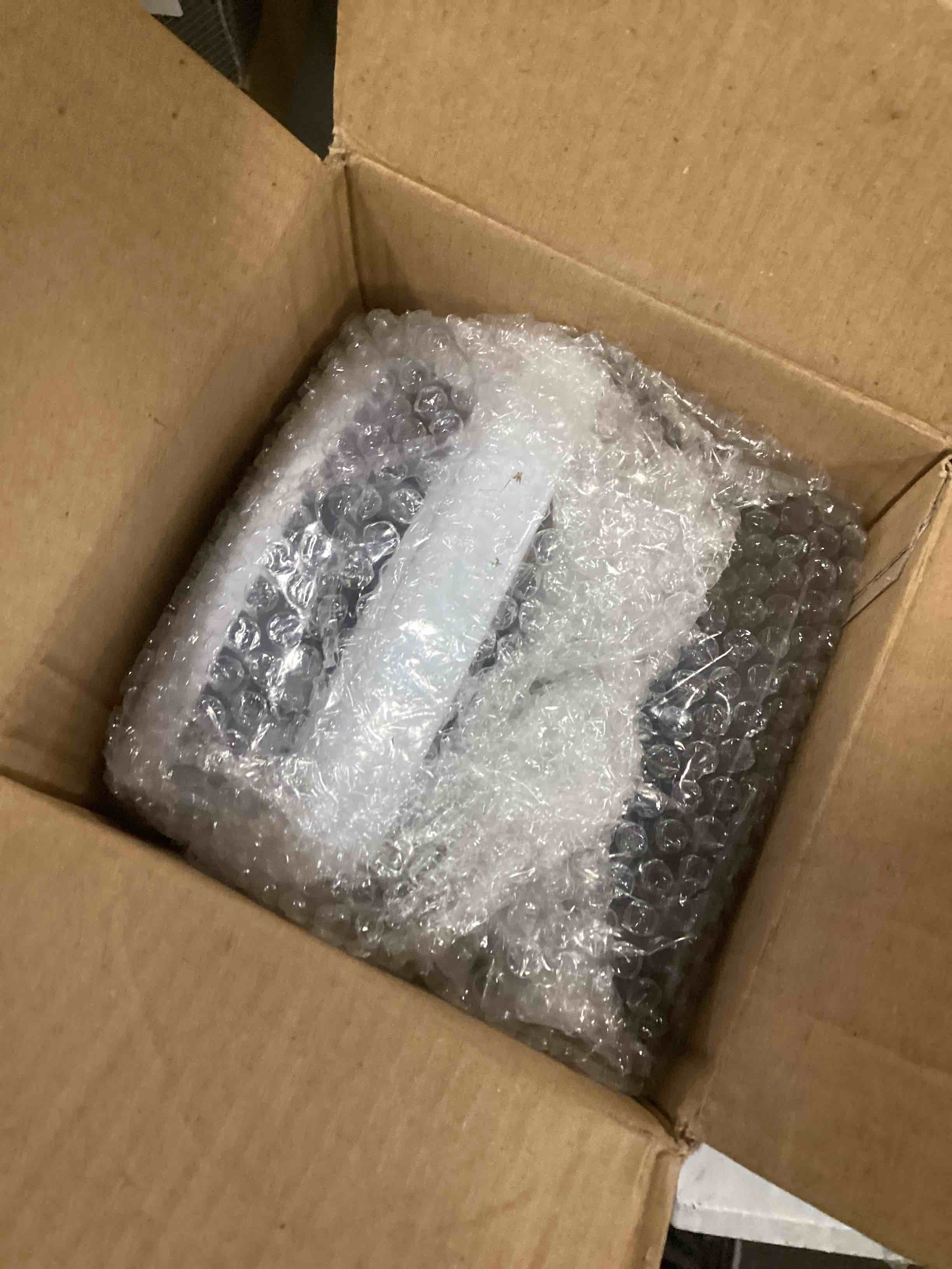 https://s3.amazonaws.com/lotting-images-prod/bidfta/RED6675819_1722361387726.jpeg