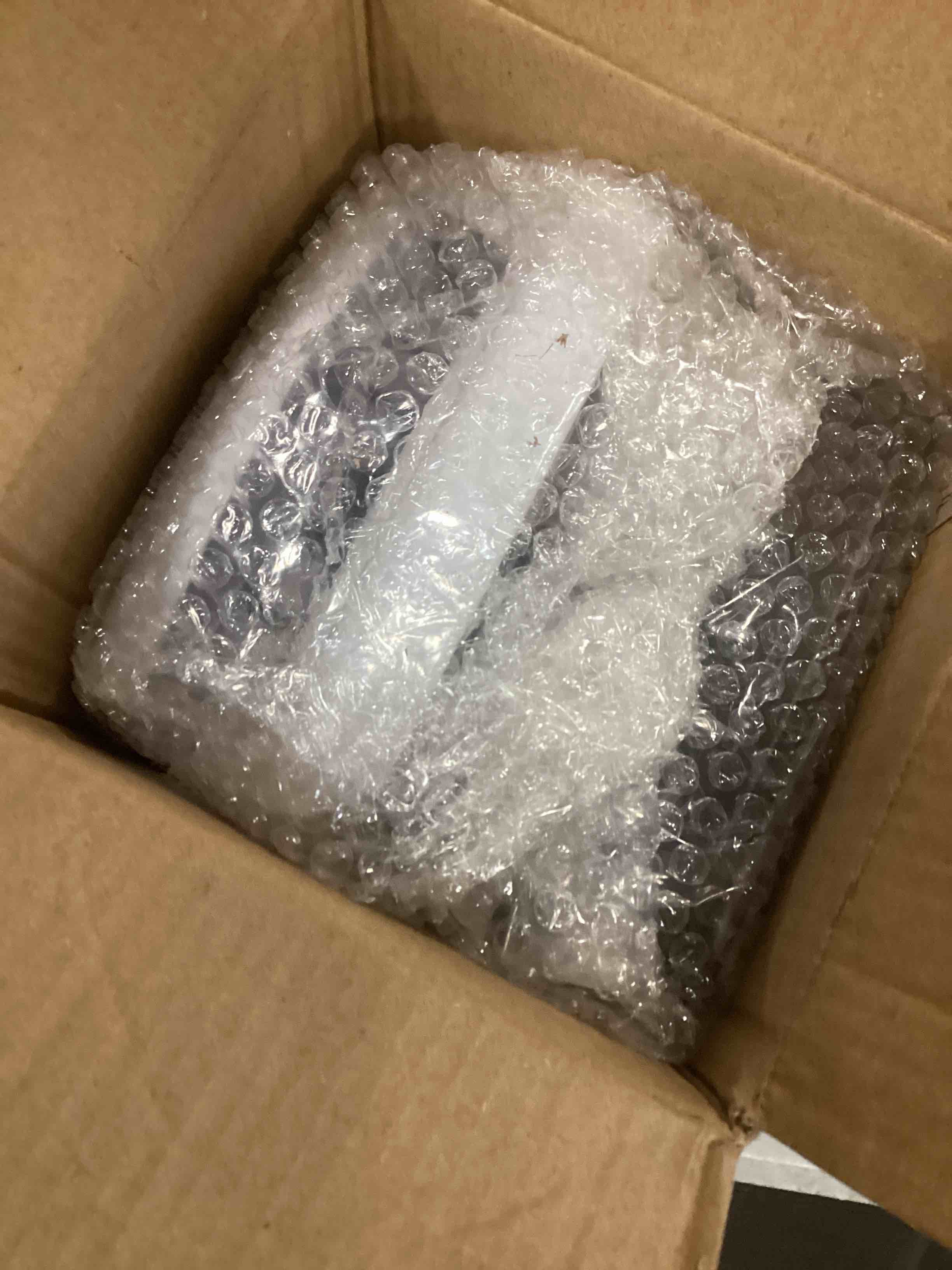 https://s3.amazonaws.com/lotting-images-prod/bidfta/RED6675819_1722361388901.jpeg