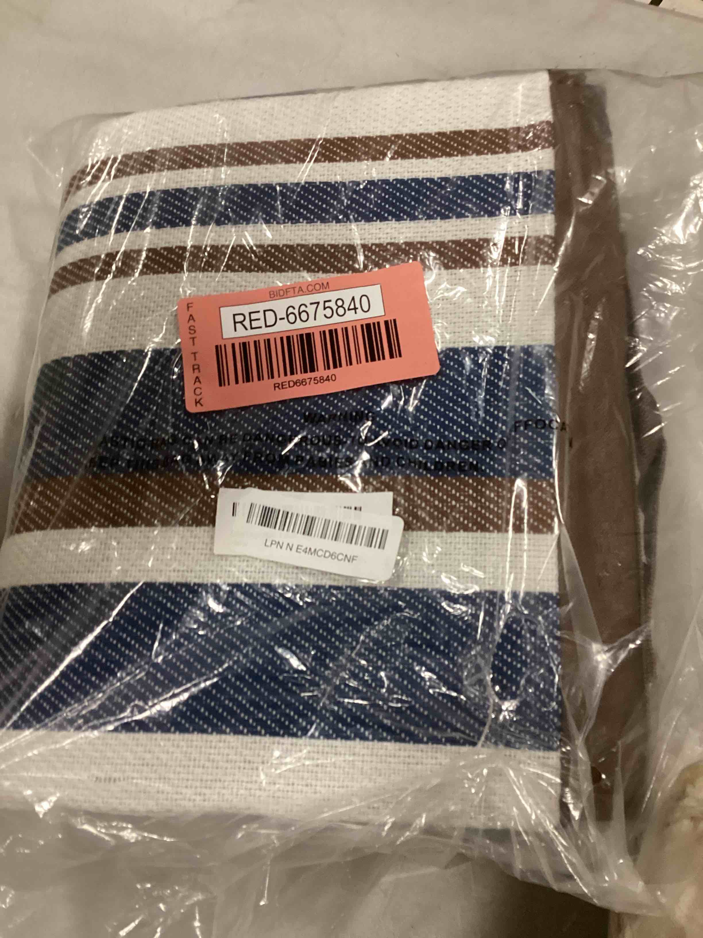 scuddles Extra Large 60 x 79 Outdoor Picnic Blanket Built-in Zipper Pocket Waterproof Lightweight, Beach Blanket Easy to Clean – Perfect for Family Outings 60 X 79 Inch Blue Striped With Pocket