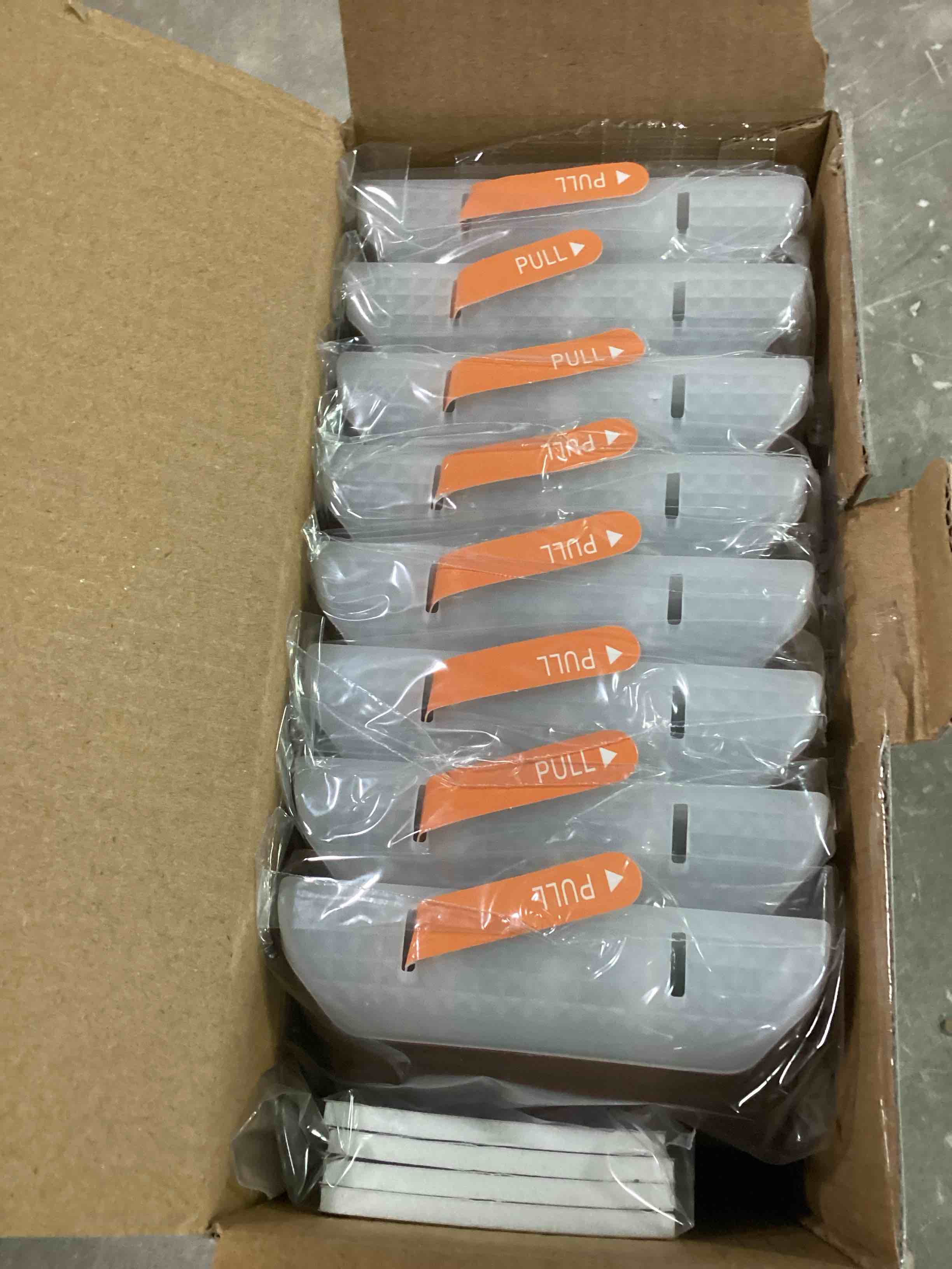 https://s3.amazonaws.com/lotting-images-prod/bidfta/RED6677115_1722453238143.jpeg