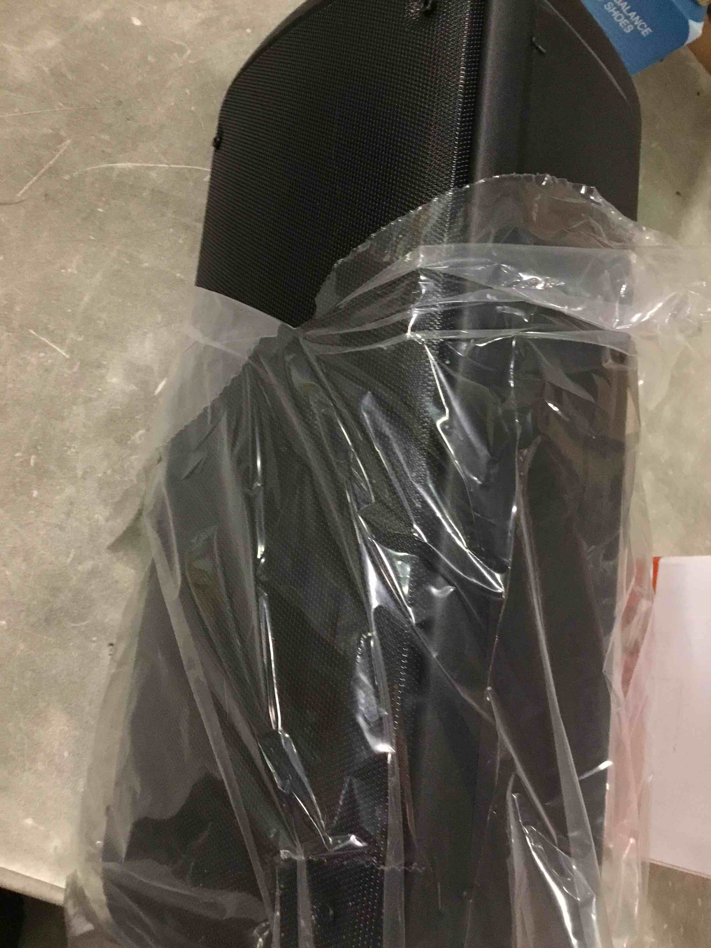 https://s3.amazonaws.com/lotting-images-prod/bidfta/RED6677983_1723042800933.jpeg