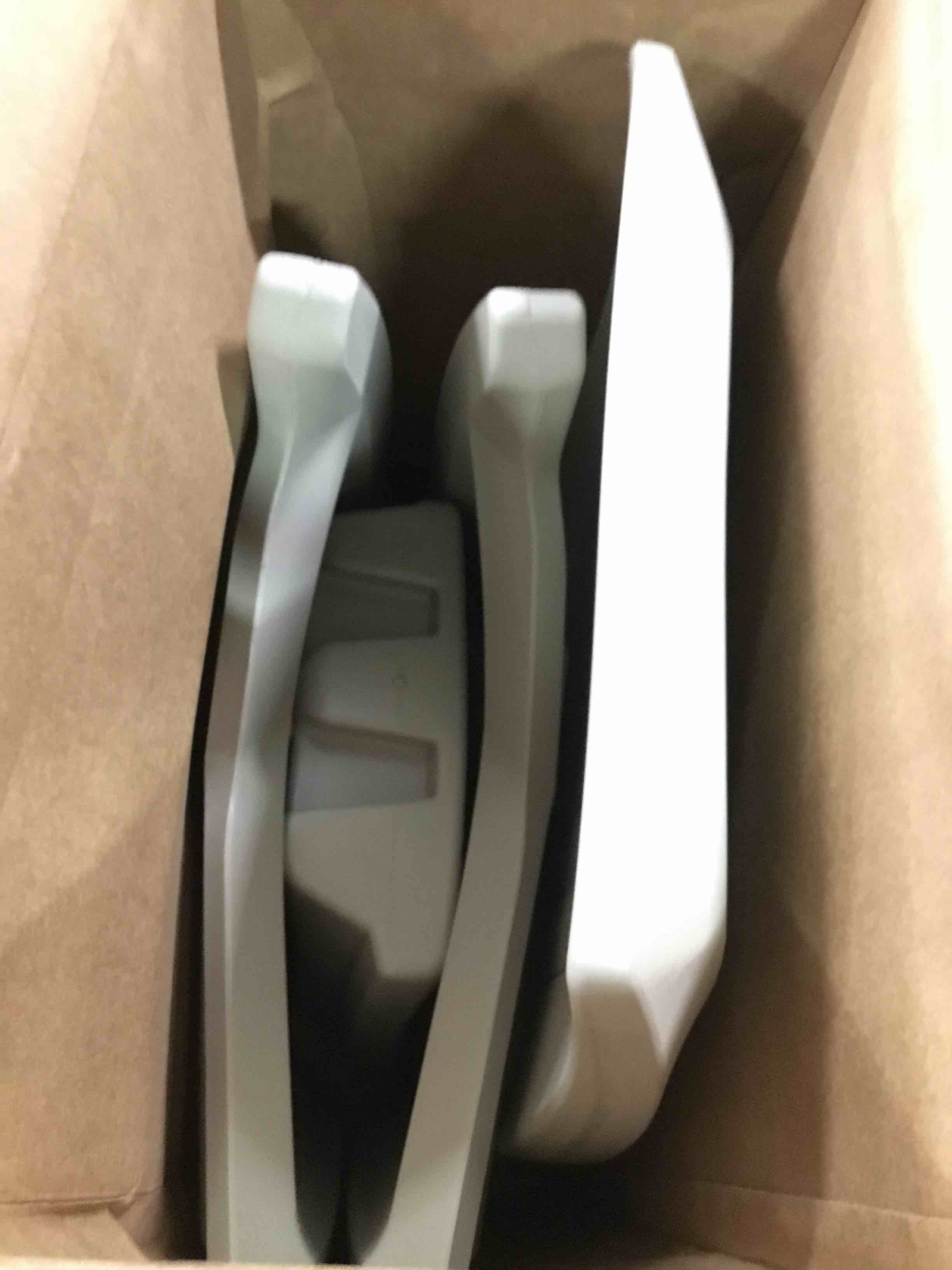 https://s3.amazonaws.com/lotting-images-prod/bidfta/RED6678036_1723052551022.jpeg