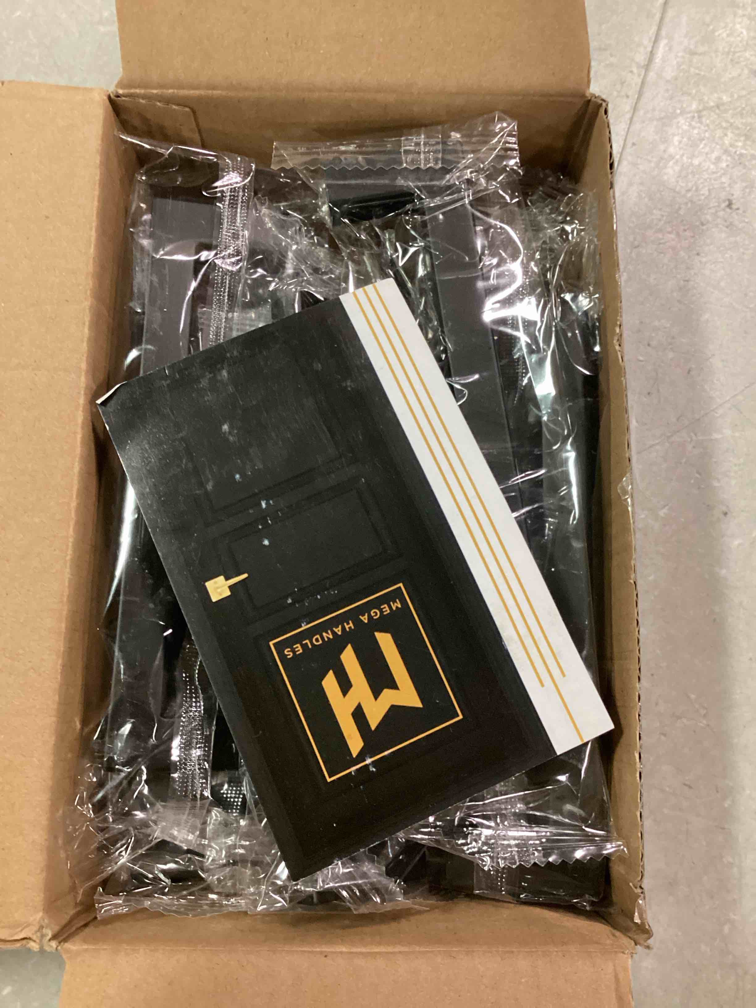 https://s3.amazonaws.com/lotting-images-prod/bidfta/RED6678477_1722272040119.jpeg
