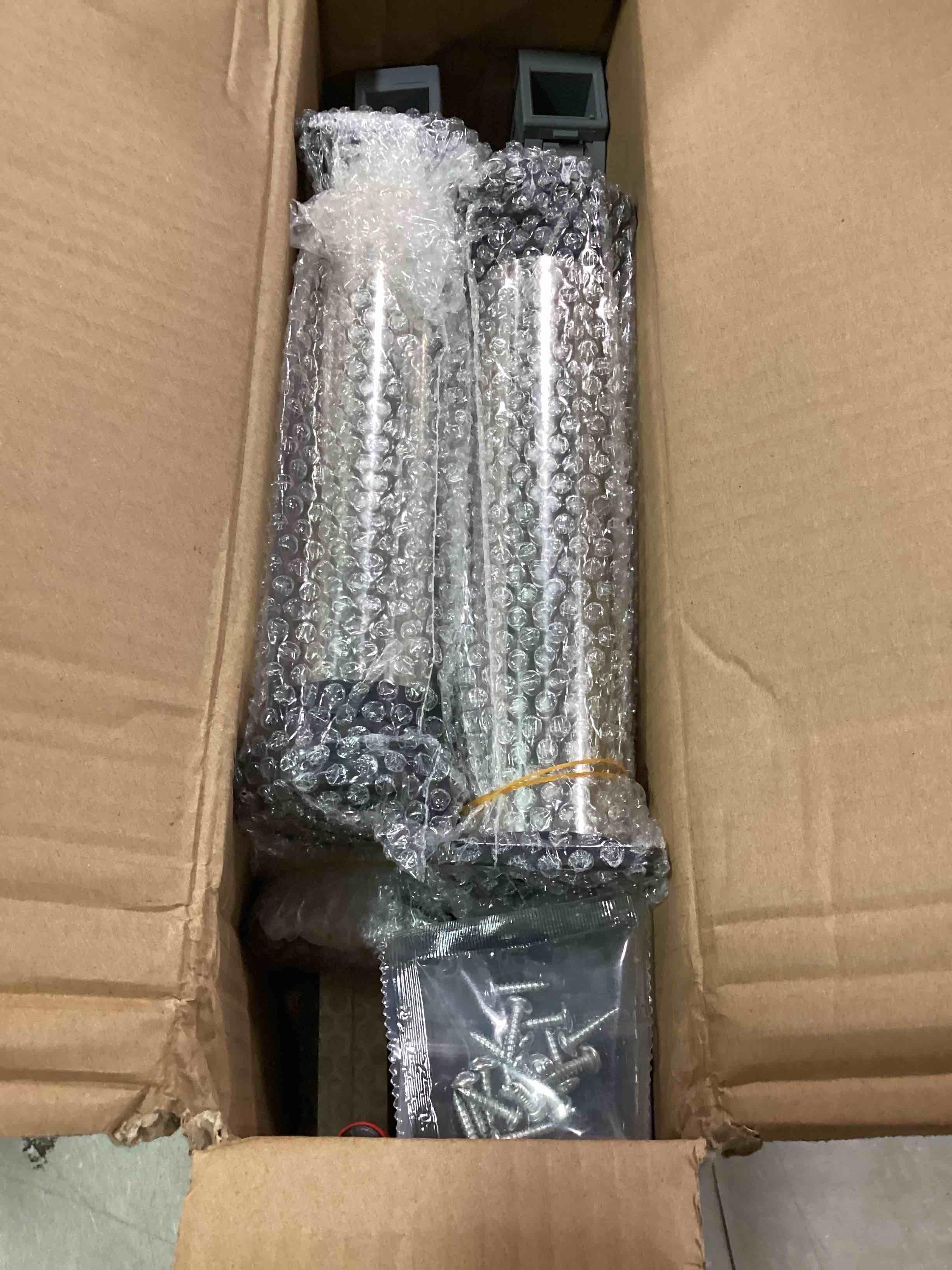 https://s3.amazonaws.com/lotting-images-prod/bidfta/RED6678628_1722345065645.jpeg